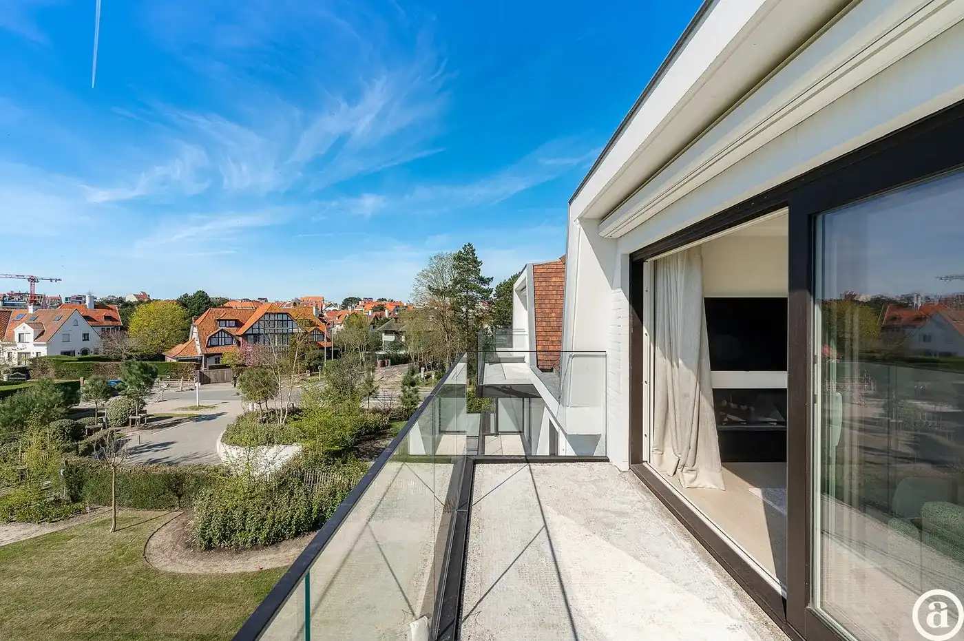 Zonnig gerenoveerd appartement met zuidwest gericht terras en open zicht.  foto 9