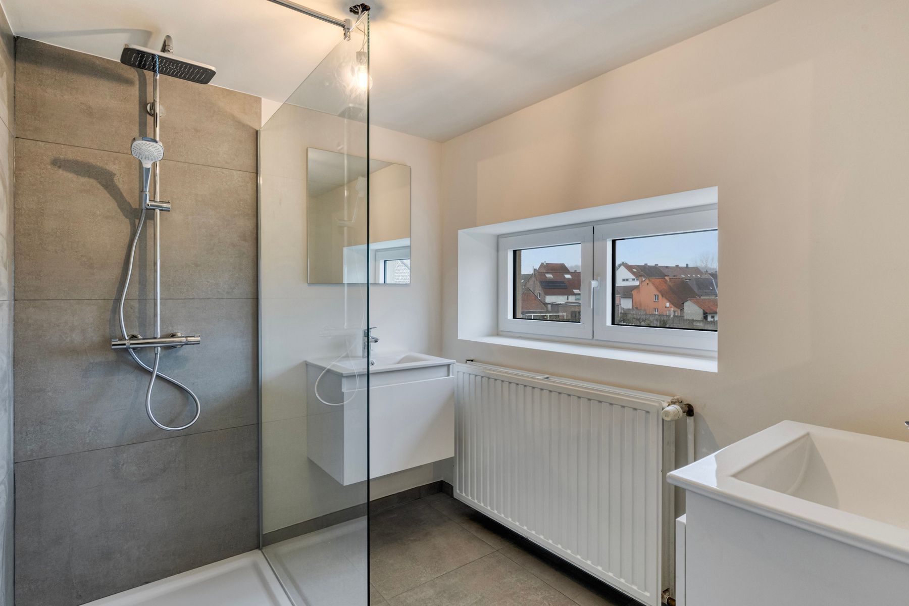 Instapklare woning met 3 slpk, garage en tuin! foto 14