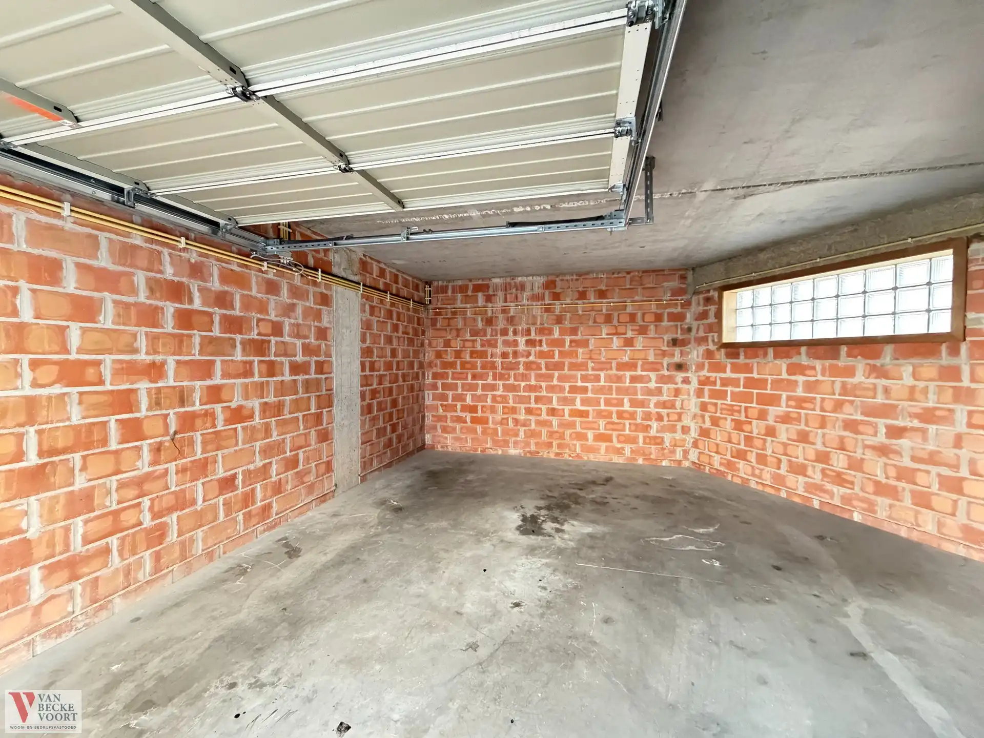 Lichtrijk 2-slaapkamerappartement met stadszicht foto 12