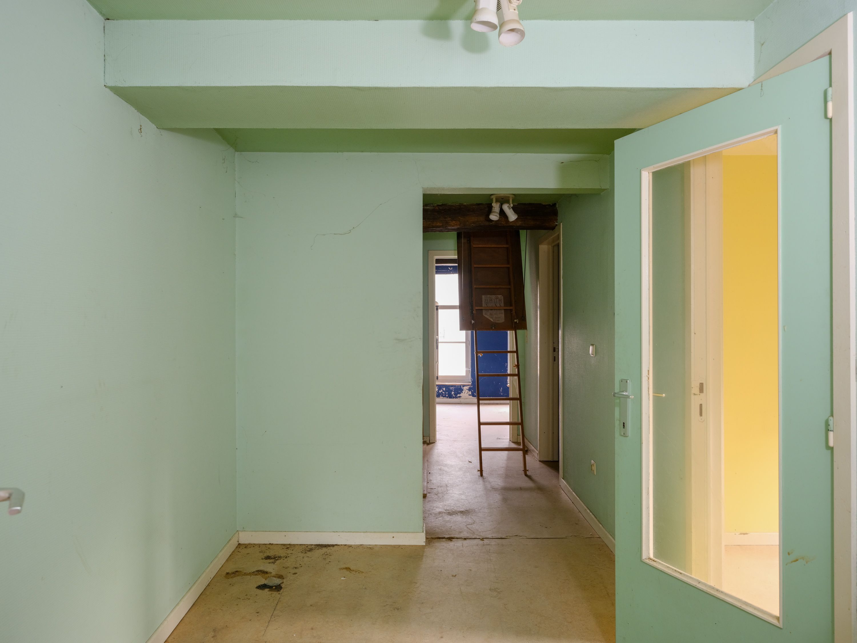 Centraal gelegen stadswoning met 3 slaapkamers en stadstuintje – ideaal renovatieproject foto 17