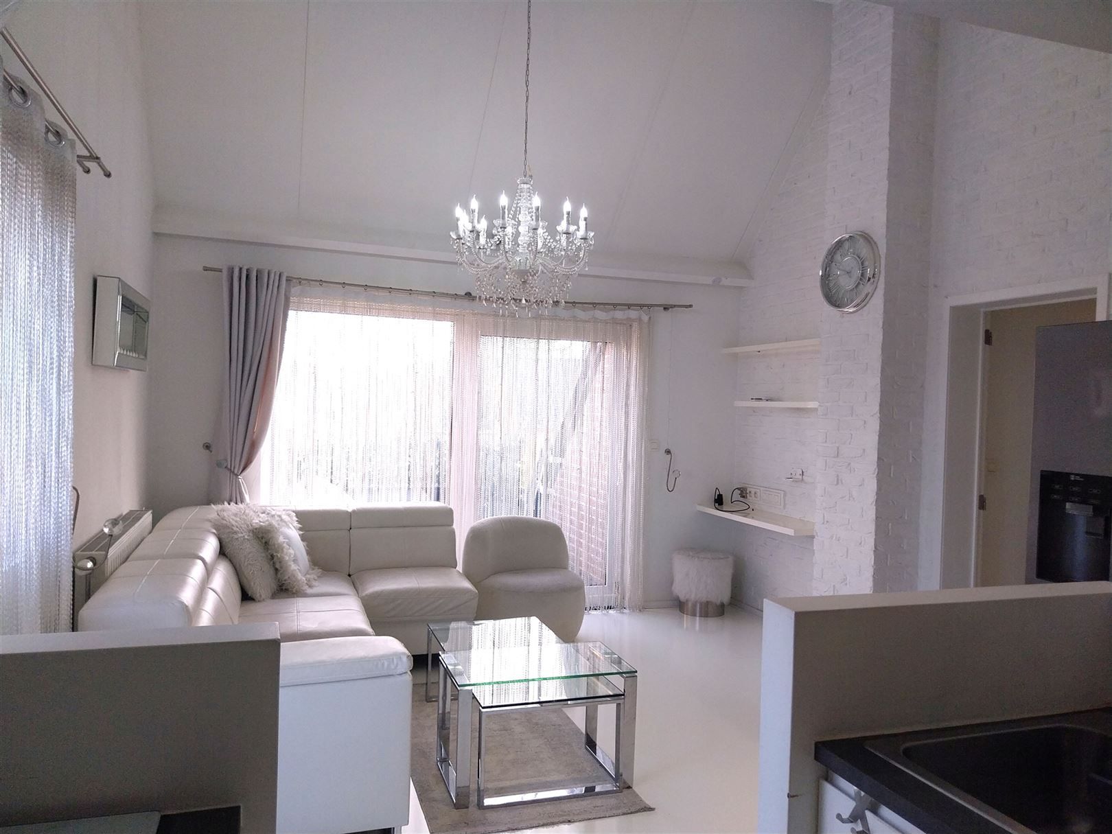 TE HUUR: Gemeubeld dakappartement met 2 slaapkamers te Heusden! foto {{pictureIndex}}