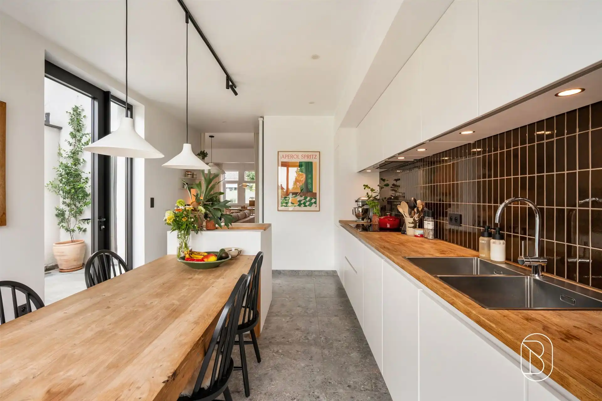Smaakvol gerenoveerde woning met 4 slpk en gezellige tuin foto 6
