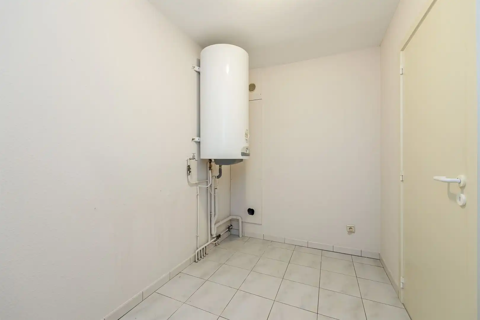 Ruim zonnig appartement met staanplaats. foto 16