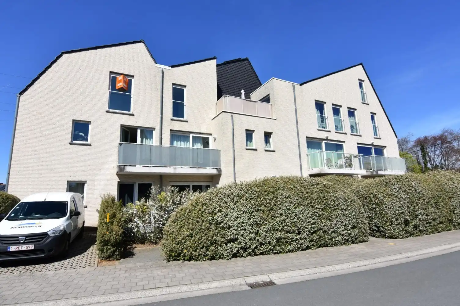 Ruim 3-slpk appartement met zonnig terras foto 17