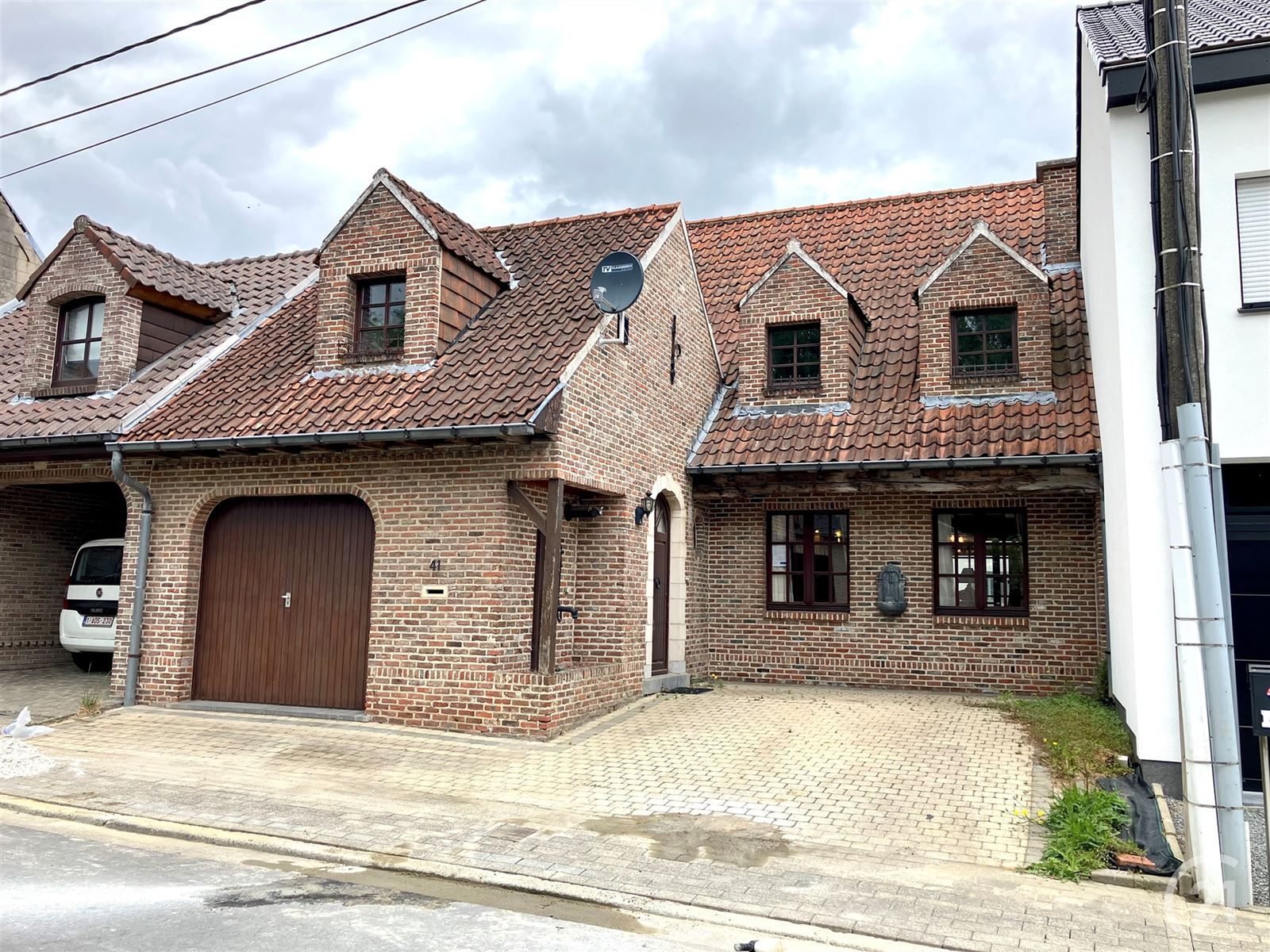 Ruime gezinswoning met 4 ruime slaapkamers! foto {{pictureIndex}}