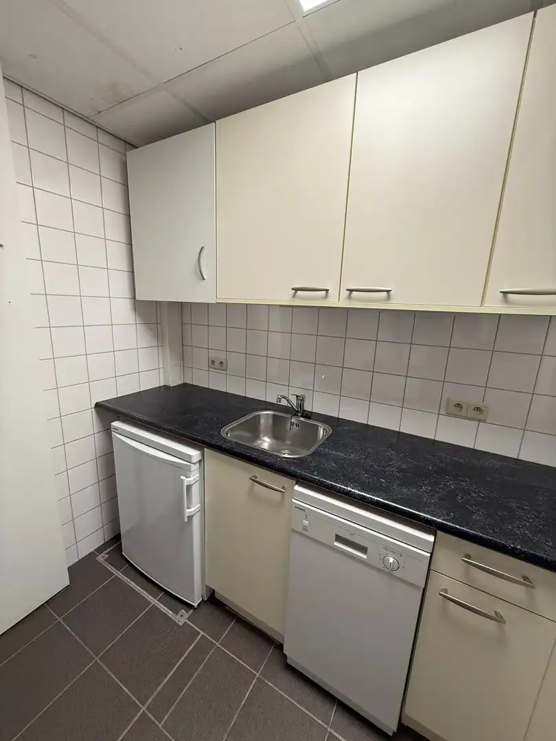 Volledig ingerichte & instapklare kantoorruimte op toplocatie in Achel! foto 19