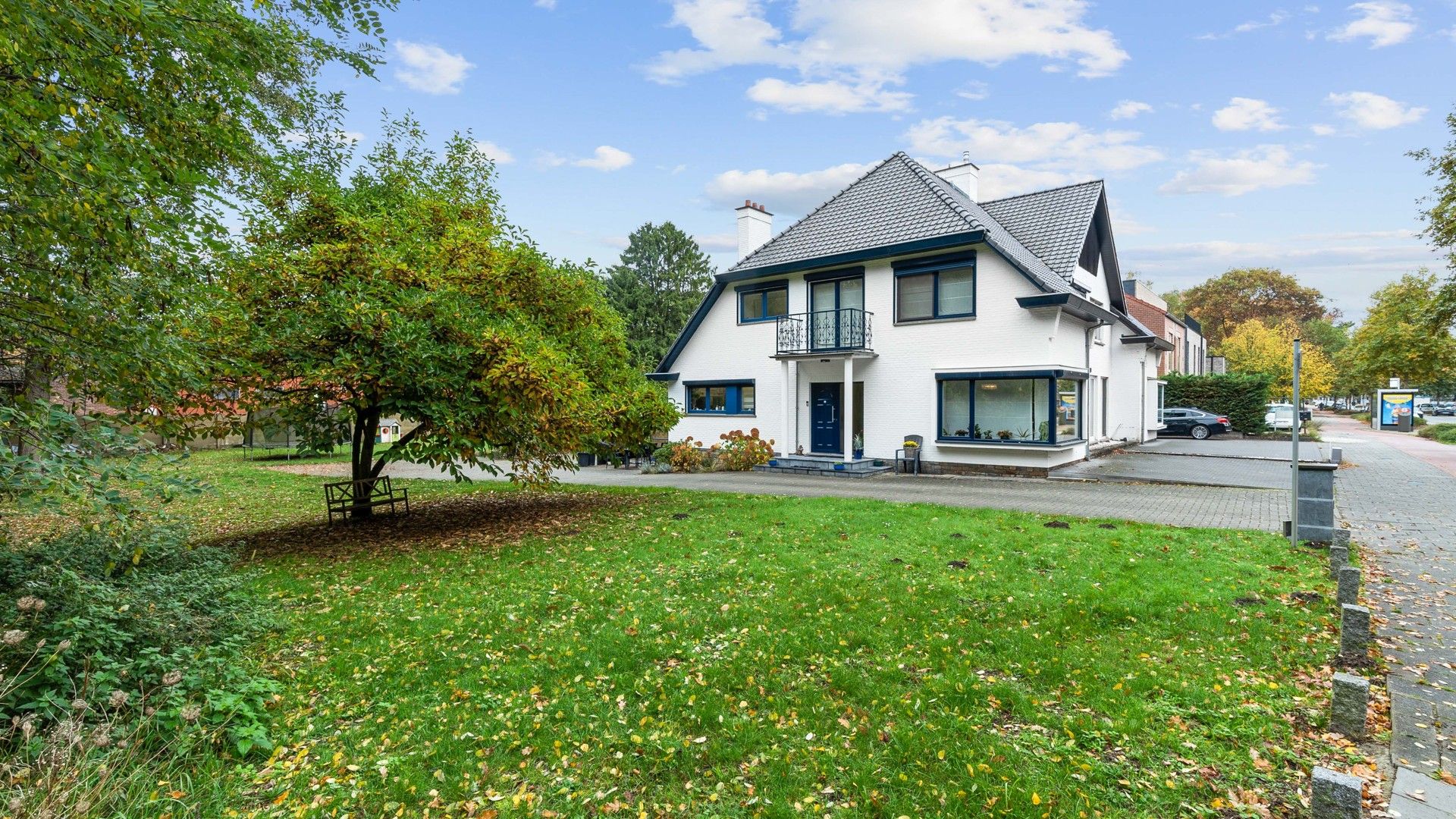 Instapklare woning met 3 slpkrs en kappersruimte te Genk foto {{pictureIndex}}