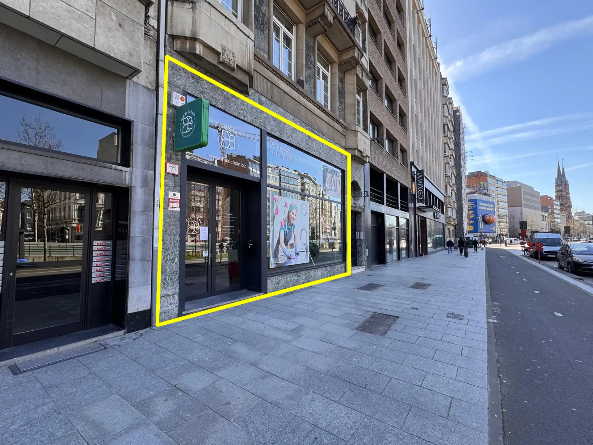 Handels- of kantoorruimte met uitstekende zichtbaarheid  foto {{pictureIndex}}