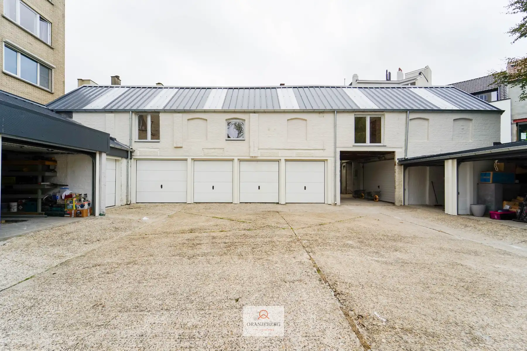 Loods - atelier 70m² met toilet / water- en elektriciteitsaansluiting + garage te huur foto 2