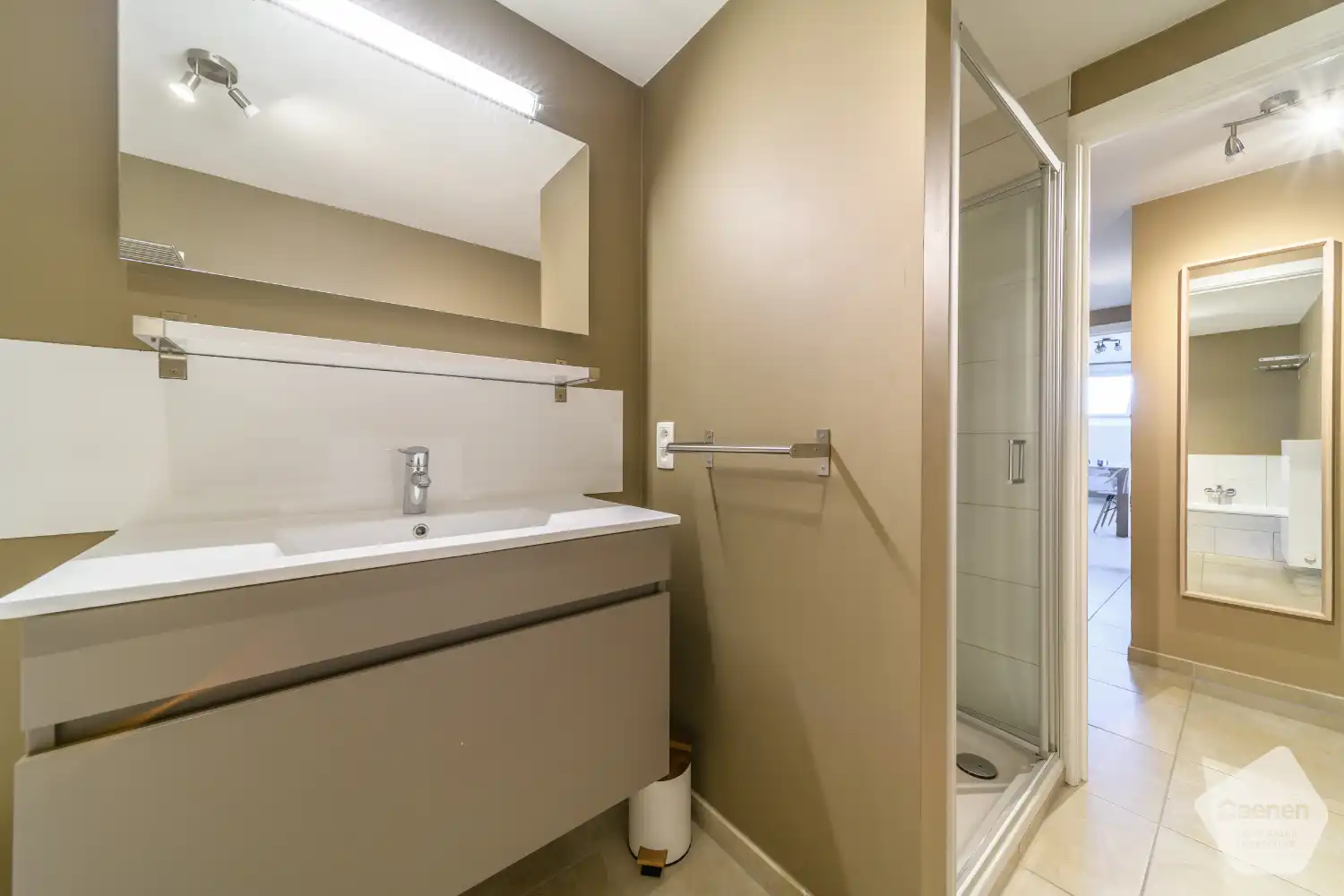 Prachtig gelegen instapklaar en gemeubeld appartement met zeezicht foto 13