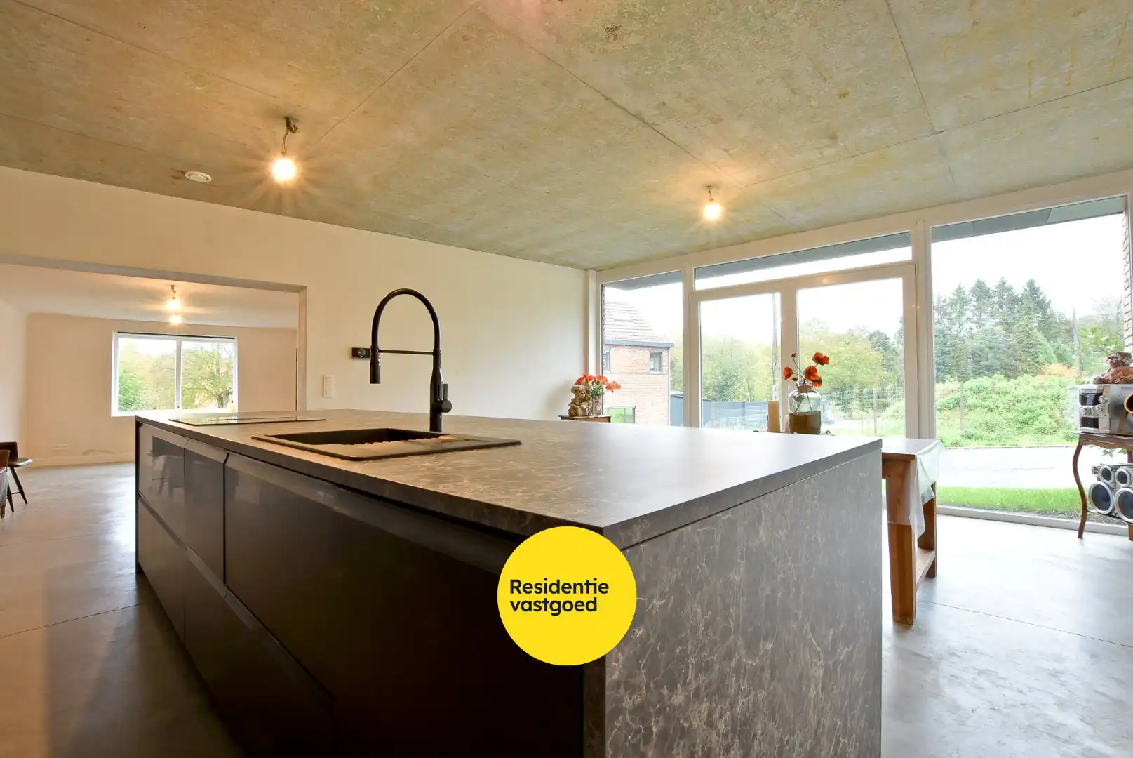 Halfopen nieuwbouwwoning aan de voet van de Zwarte Berg foto 6