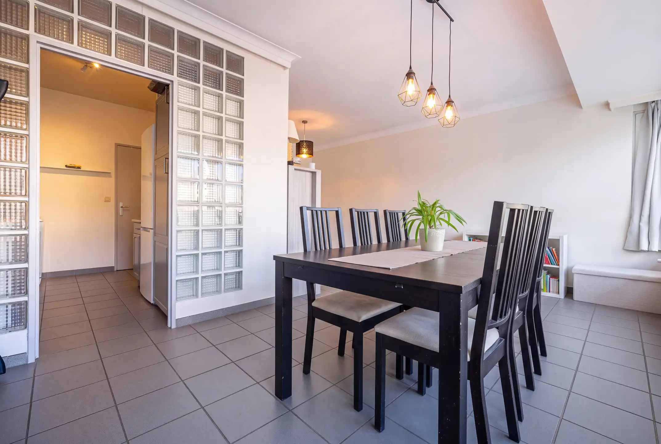 BERCHEM –Gerenoveerd 1-slaapkamerappartement met ZUID terras foto 4
