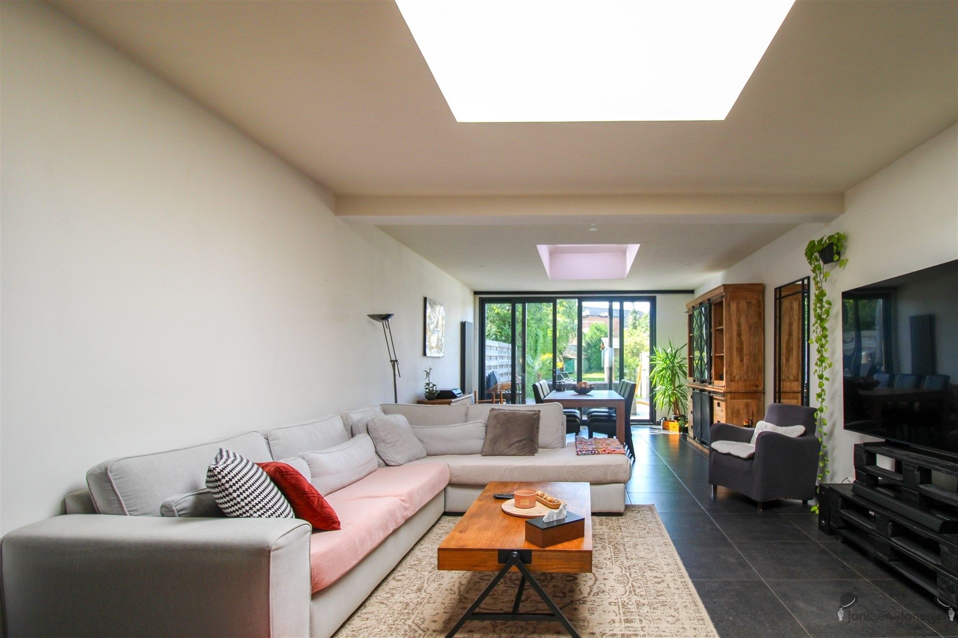 Instapklare woning met 3 slpks, garage en tuin foto 5