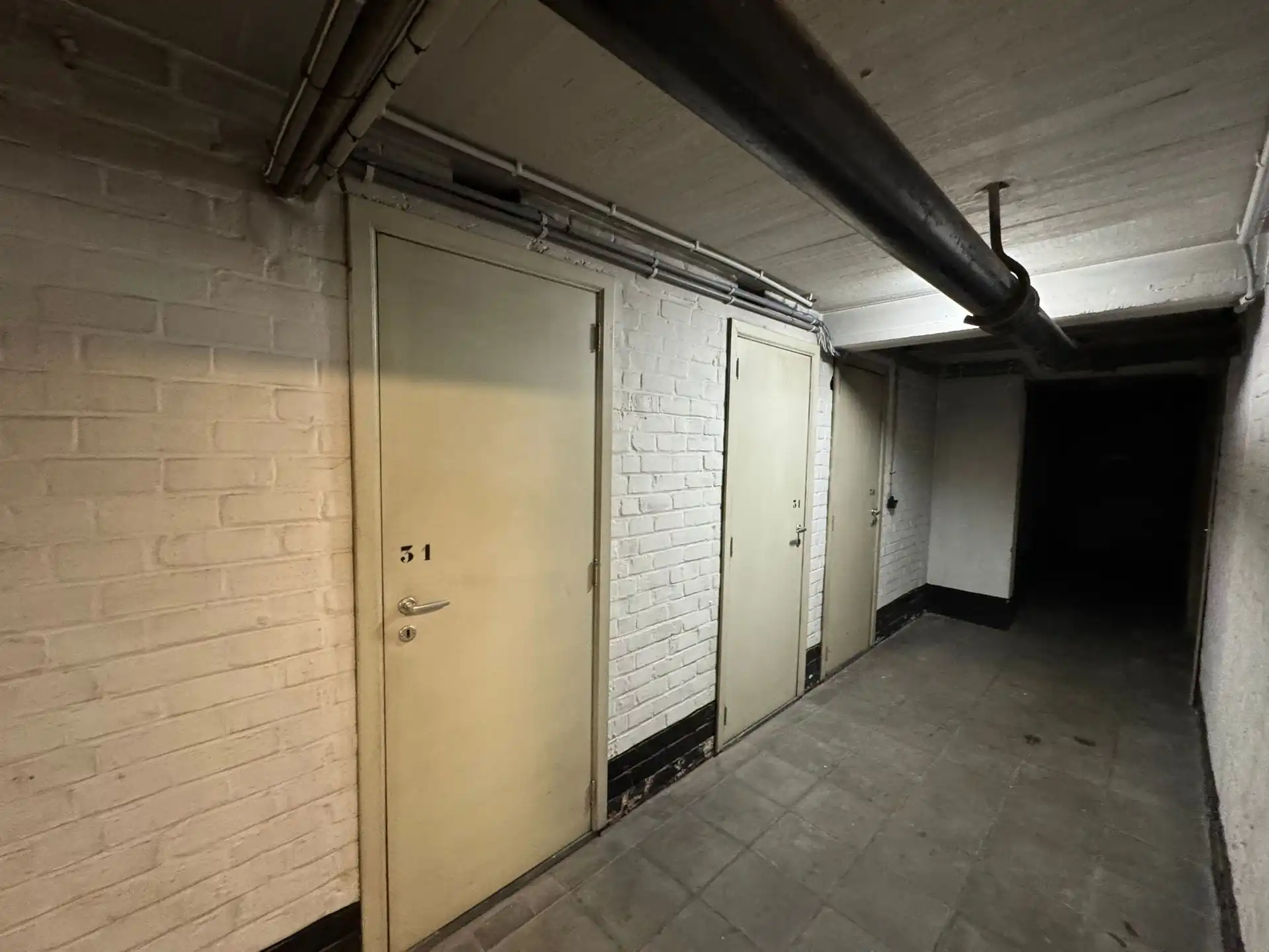 Bemeubeld appartement met 2 slaapkamers en garage foto 18