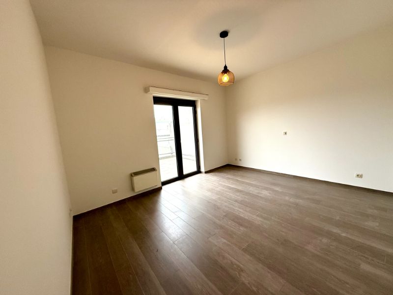 Instapklaar en ruim appartement met 2 slaapkamers en groot terras in hartje Deinze foto 7