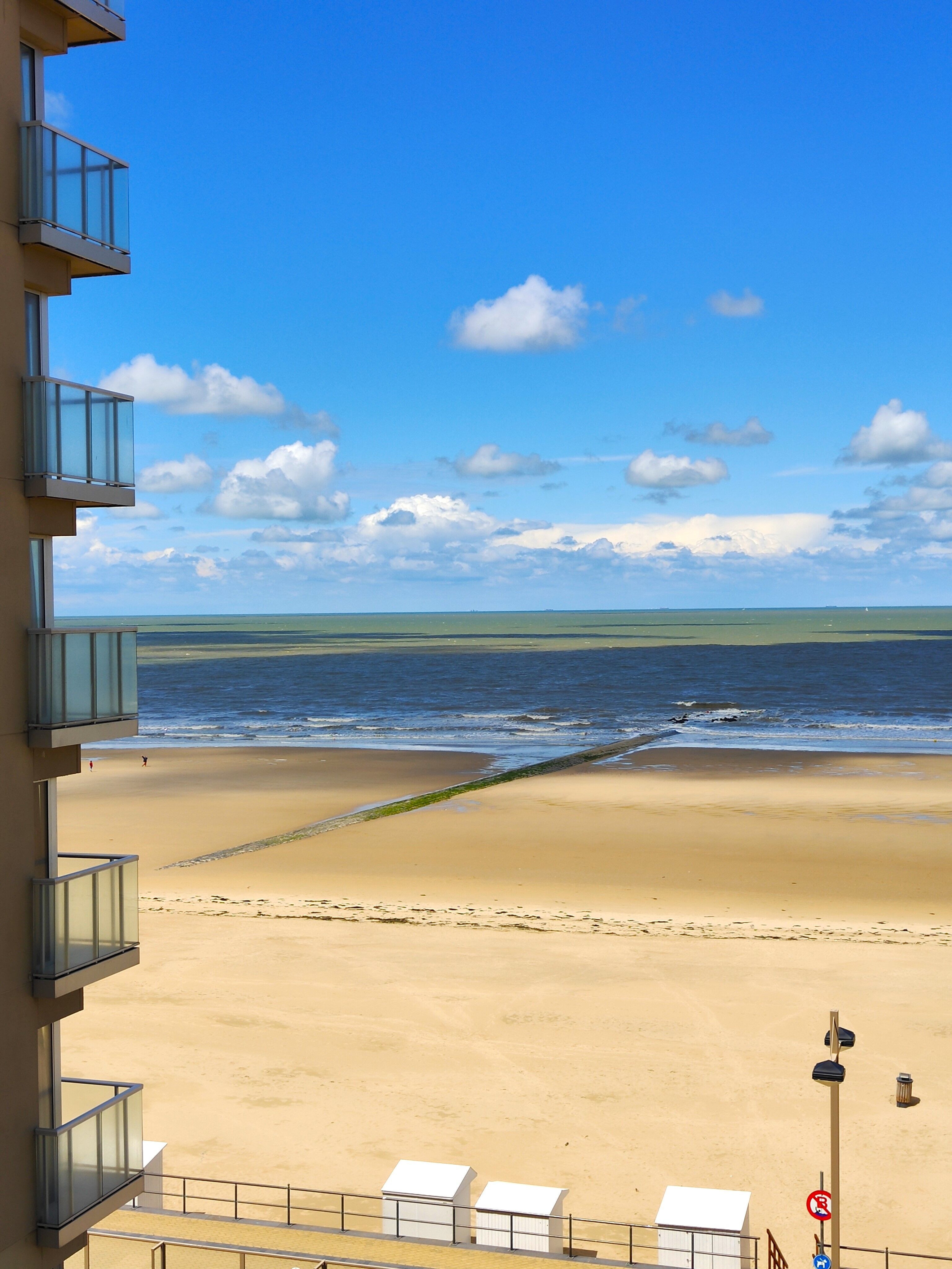 Uitstekend gelegen 1-SLPK appartement (met kelderberging*) met zijdelings zeezicht en zicht op het hinterland! foto {{pictureIndex}}