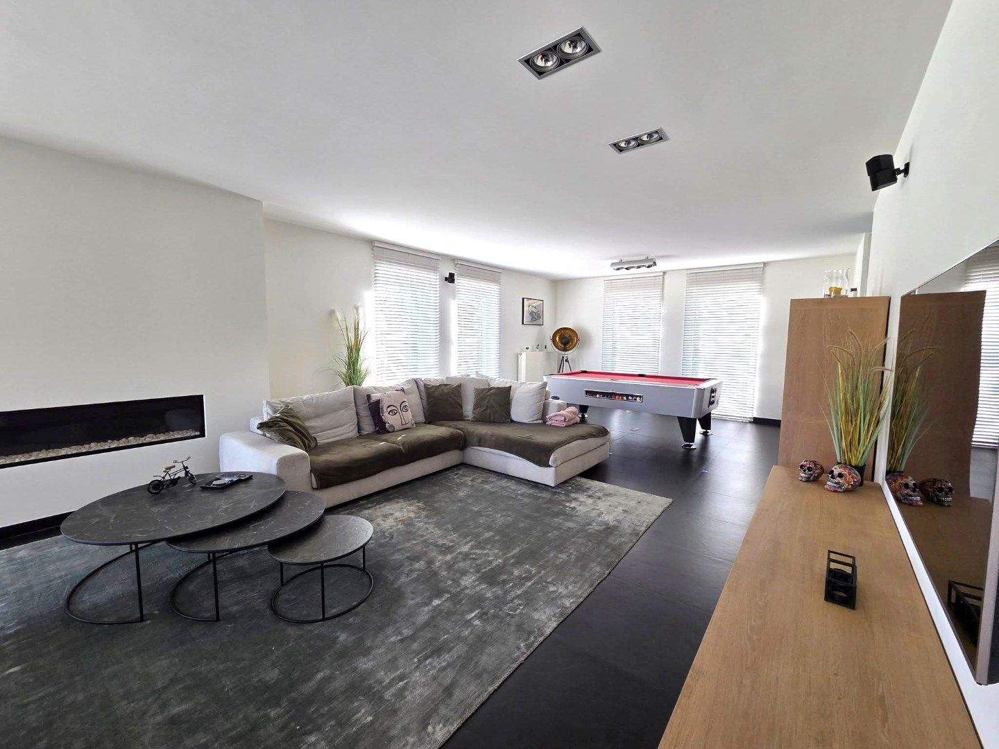 Schitterende villa op 17are 30ca, gelegen op bijna het einde van deze schitterende woonwijk. foto 4