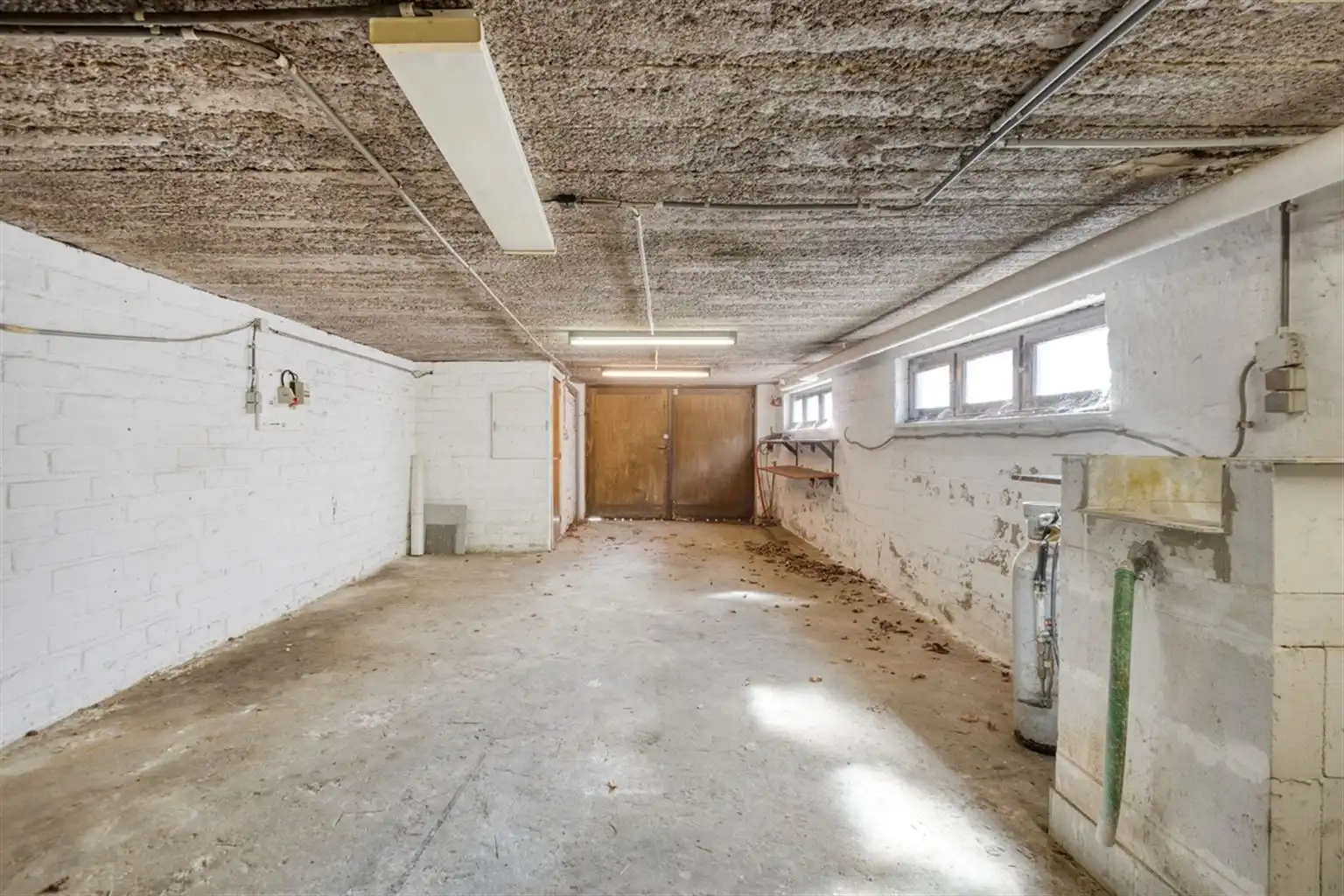 Vrijstaande woning met 3 slaapkamers, ruime tuin en garages op een riant perceel van 9a18ca, rustig gelegen nabij het centrum van Maaseik.  foto 19