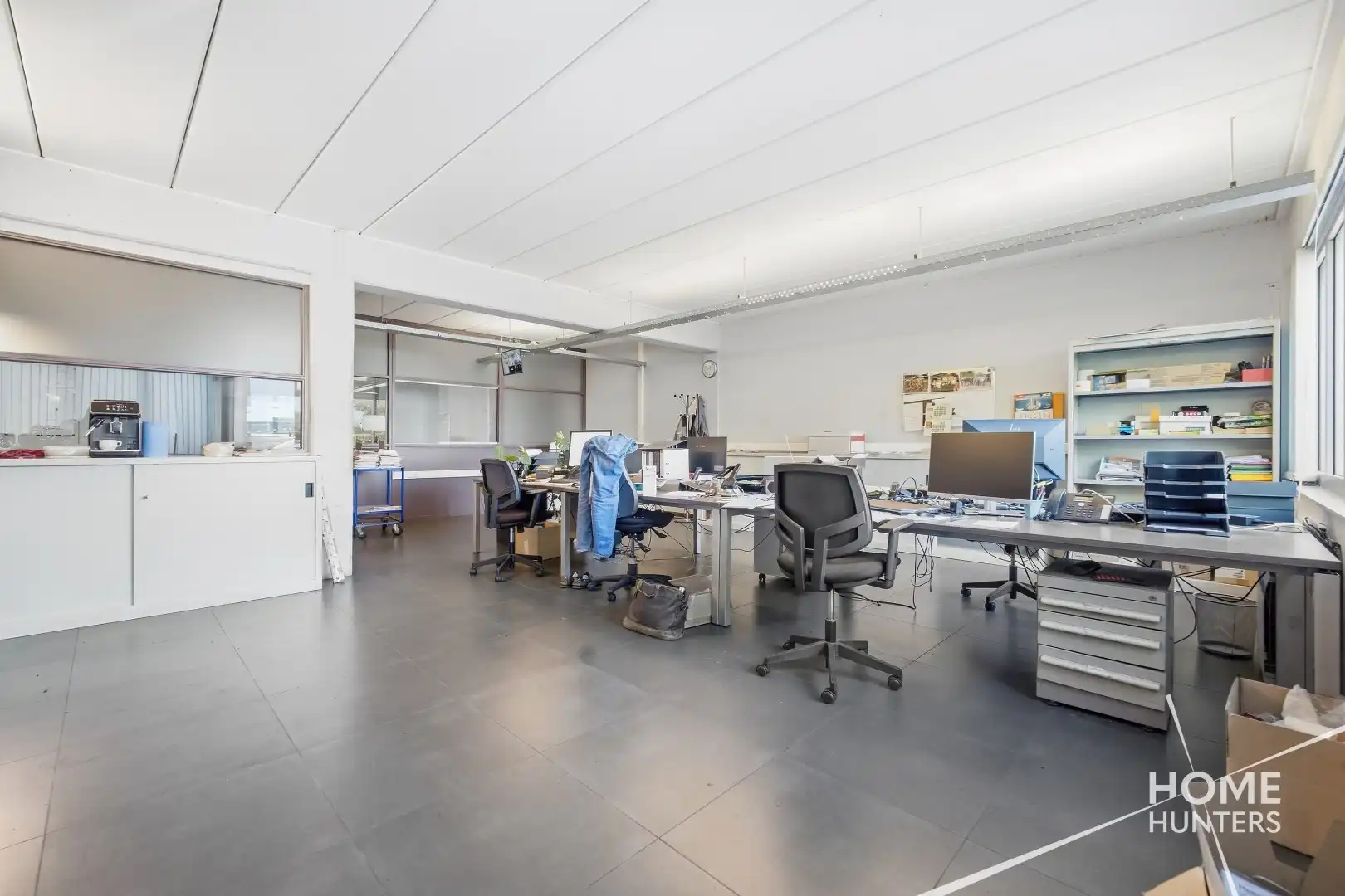 UITZONDERLIJK BEDRIJFSGEBOUW MET 2.268 M² LOODSRUIMTE EN 528 M² KANTOREN IN IEPER foto 6