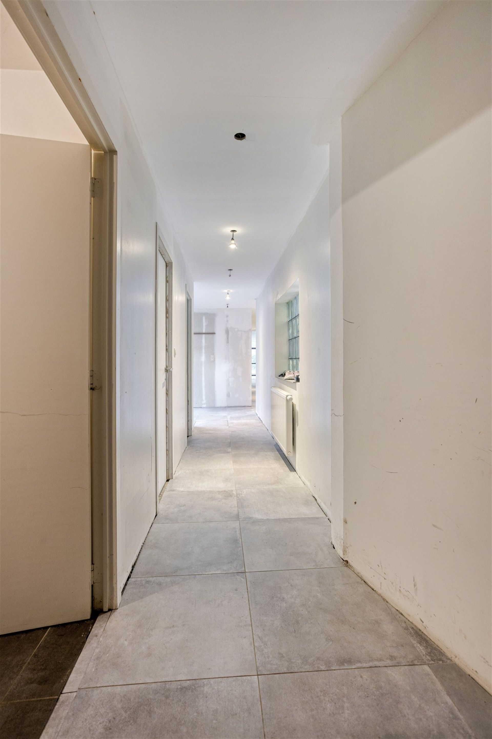 Woning met overvloed aan ruimte en potentieel foto 9