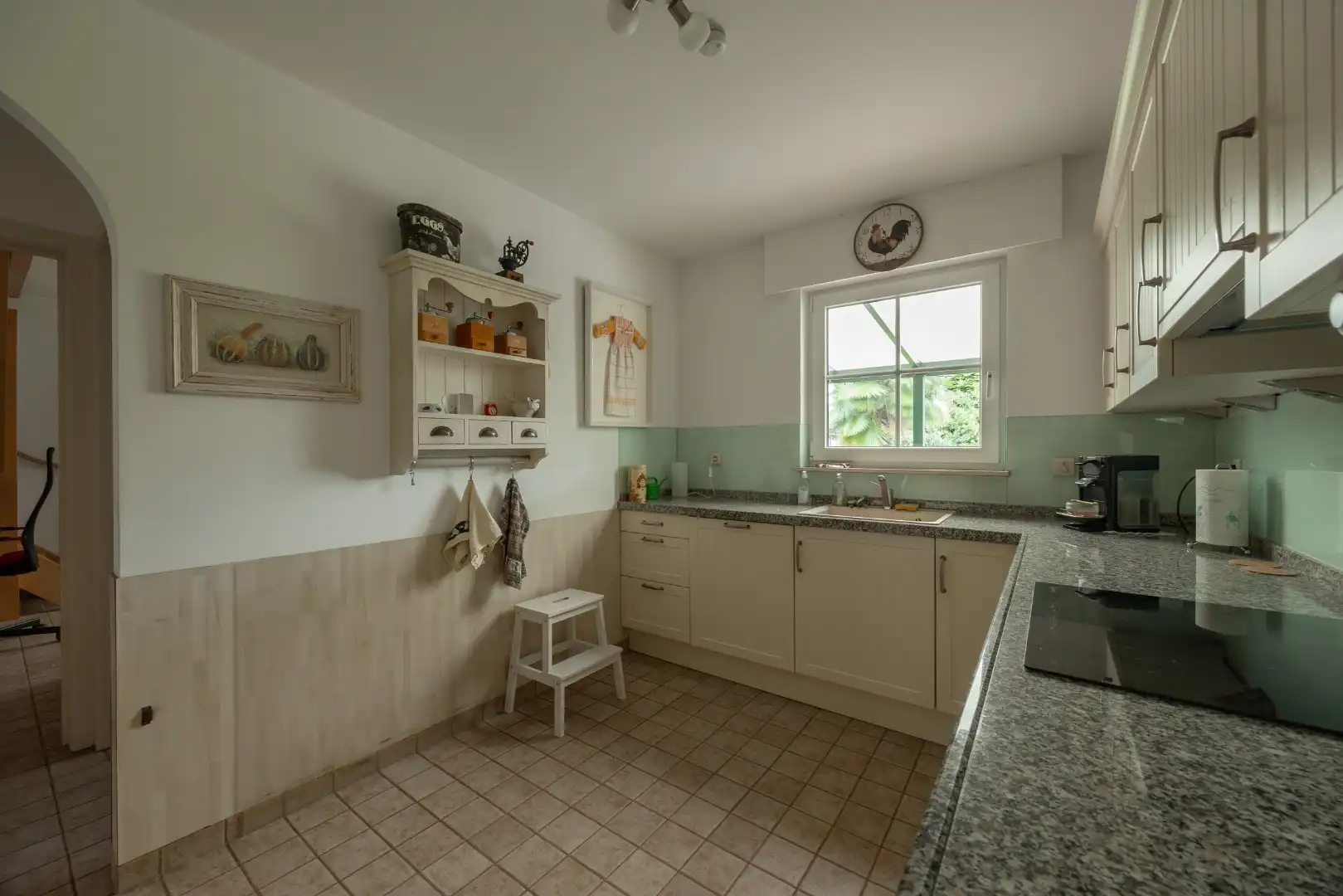 Goed onderhouden woning op een perceel van 8 are 19 ca foto 6