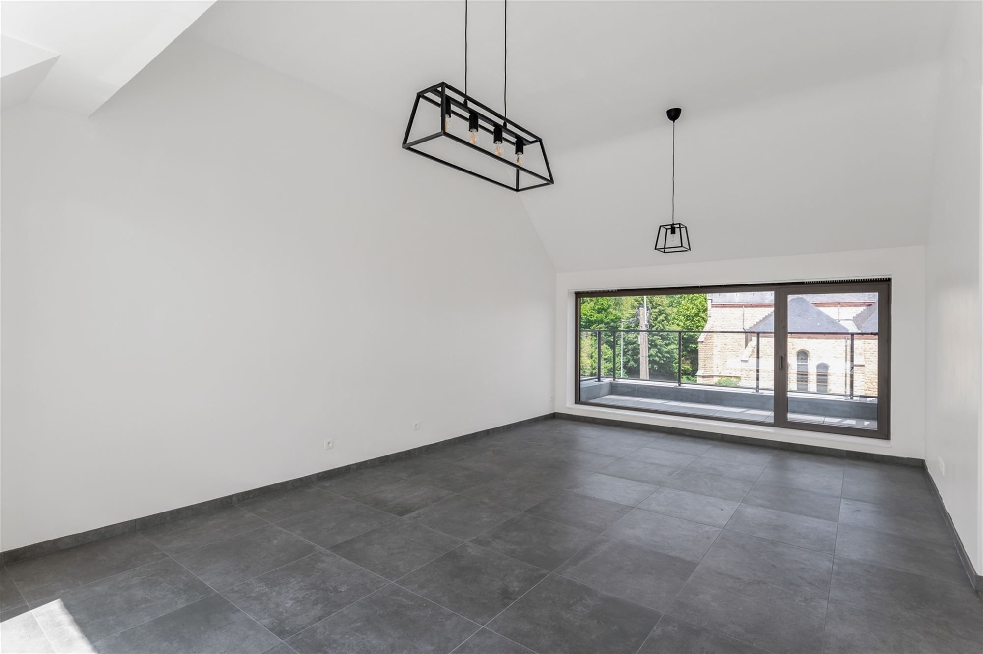 Ruim dakappartement met knap terras, in het landelijke dorpscentrum van Grasheide. foto 3