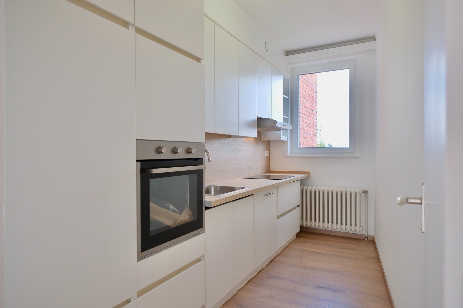 Roeselare - Vernieuwd appartement met 2 slpks op toplocatie! foto 2