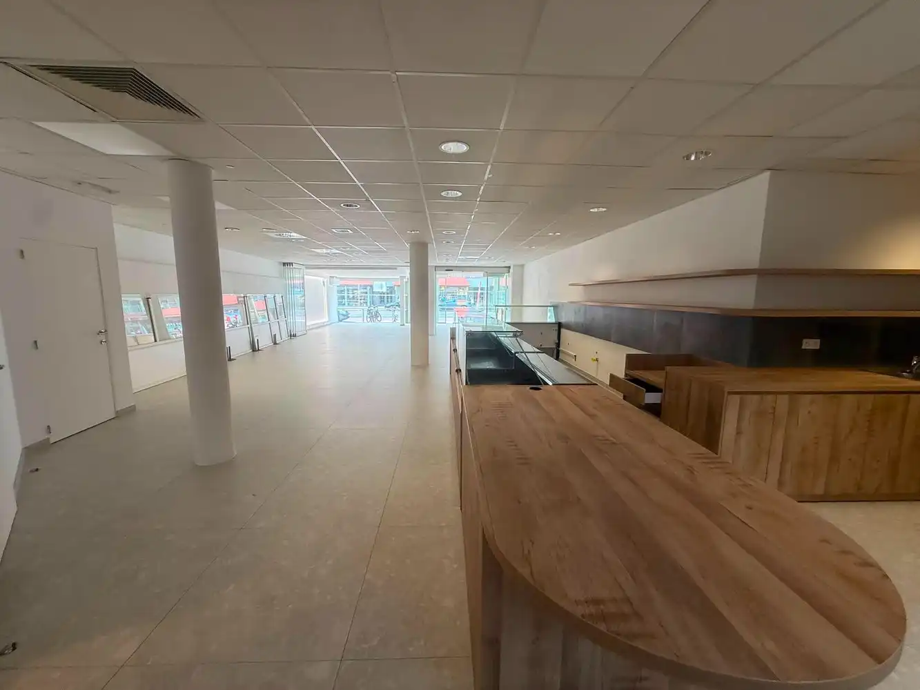 Multifunctioneel handelspand op toplocatie in Oostduinkerke-Bad foto 3