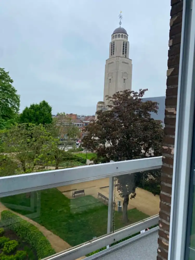 Te Huur – Goedgelegen 2-slaapkamerappartement met terras en garagebox foto 9