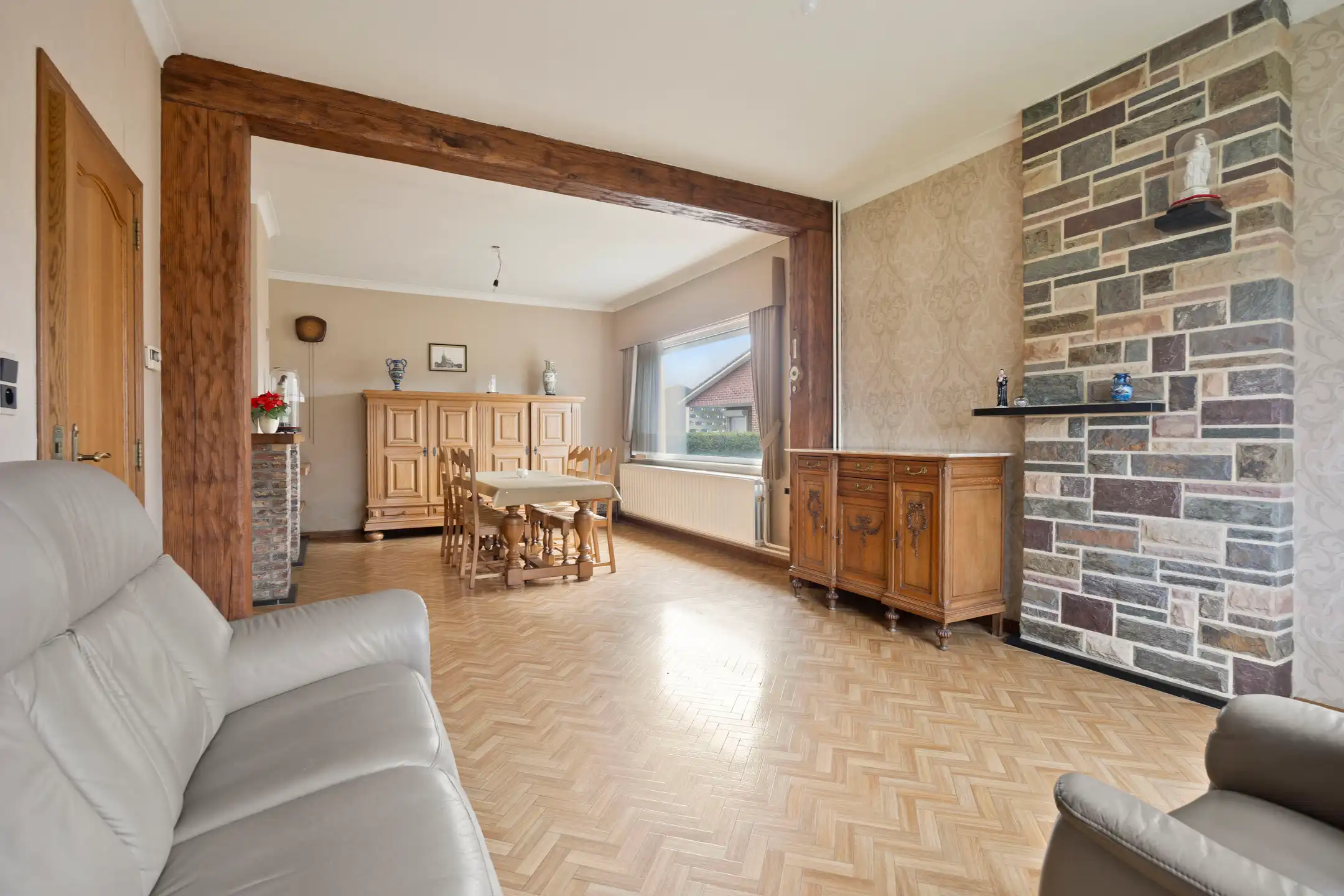 Landelijke woning op perceel van 20are foto 2