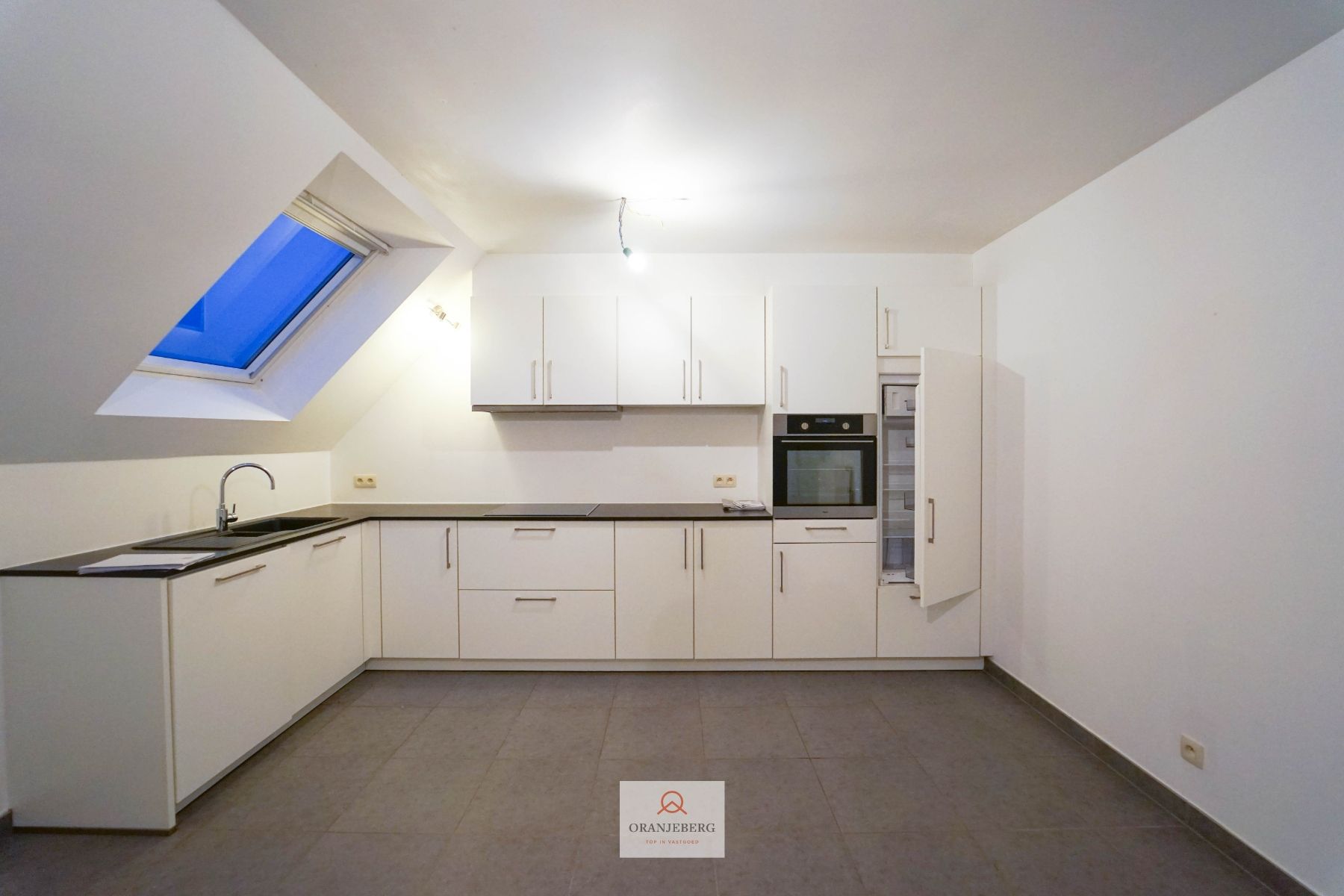 2 slaapkamerappartement met terras en 2 autostaanplaatsen foto 5