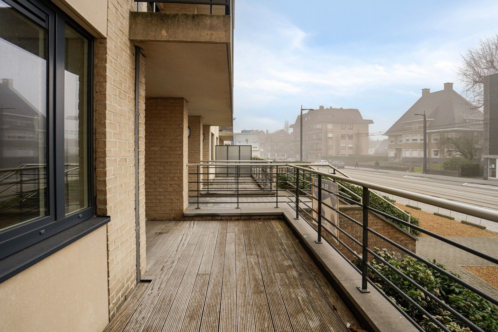 TOPLOCATIE! GOED ONDERHOUDEN, RUIM, INSTAPKLAAR 2-SLPK-APP MET 2 GROTE TERRASSEN foto 12