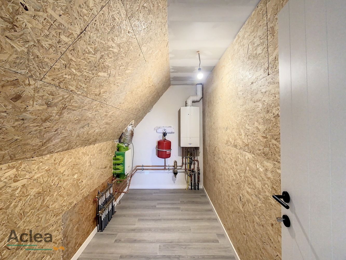 Prachtige recente koppelwoning met 5 slpks foto 25