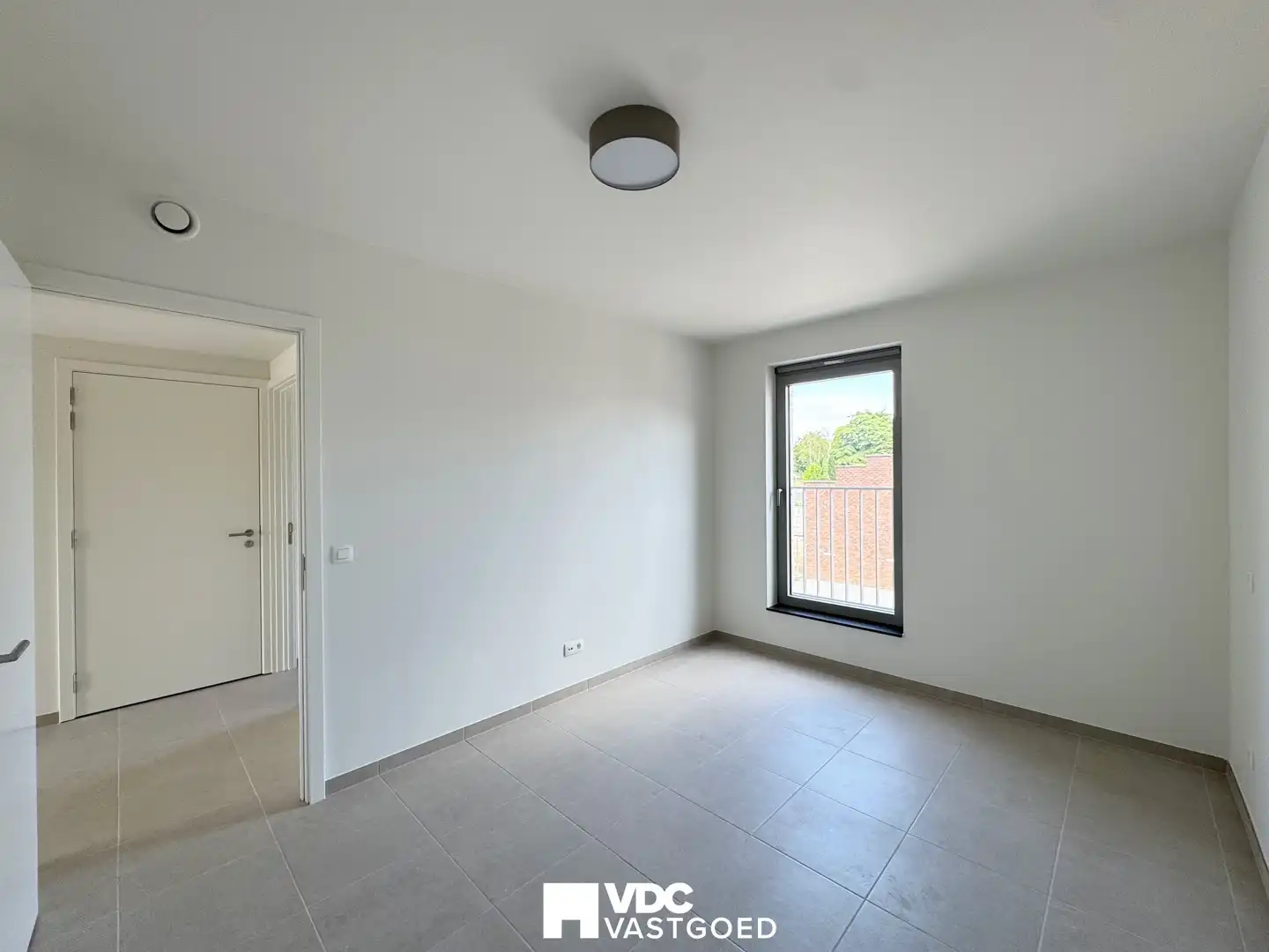 Nieuwbouwappartement met terras en autostaanplaats nabij centrum Tongeren foto 7