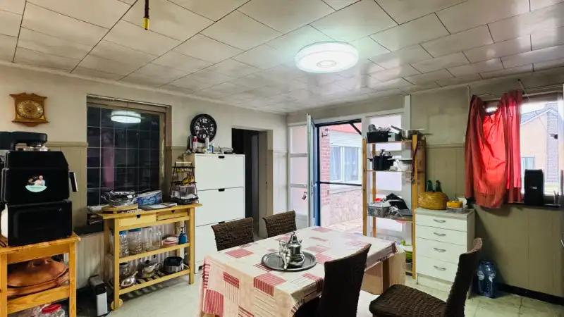 Grote, te renoveren half open bebouwing met 4 slaapkamers, tuin en garage foto 7
