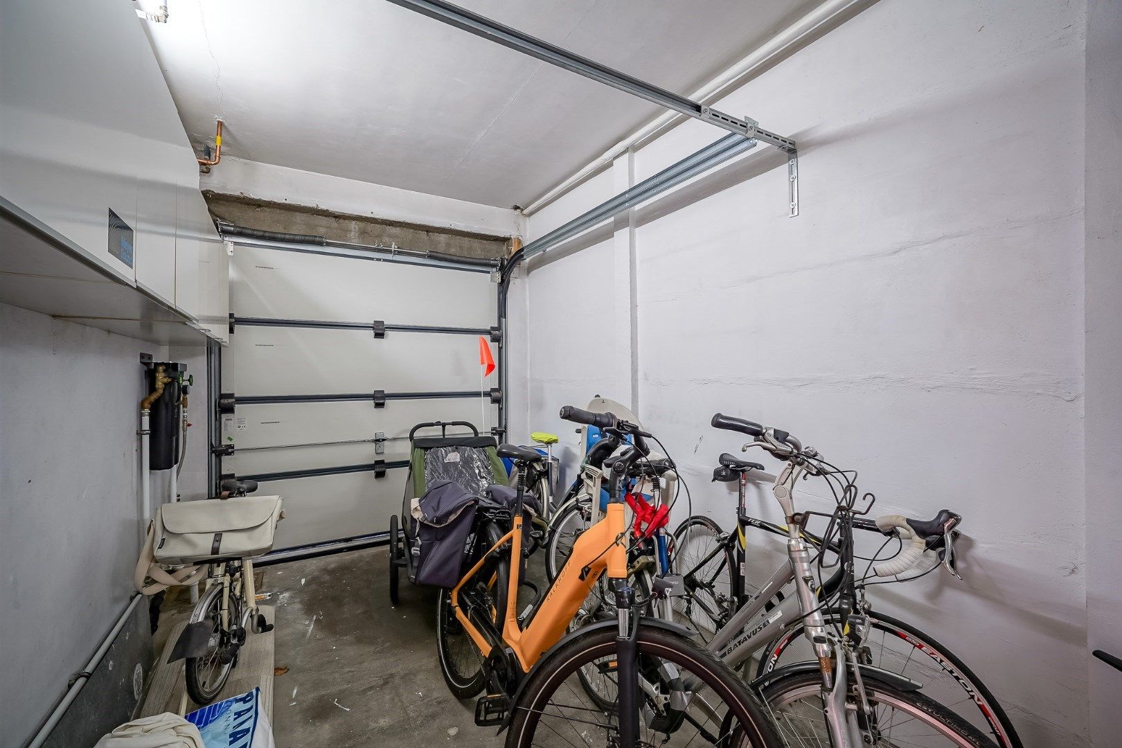 Instapklare hoekwoning met 4 slaapkamers en 4 garages foto 23