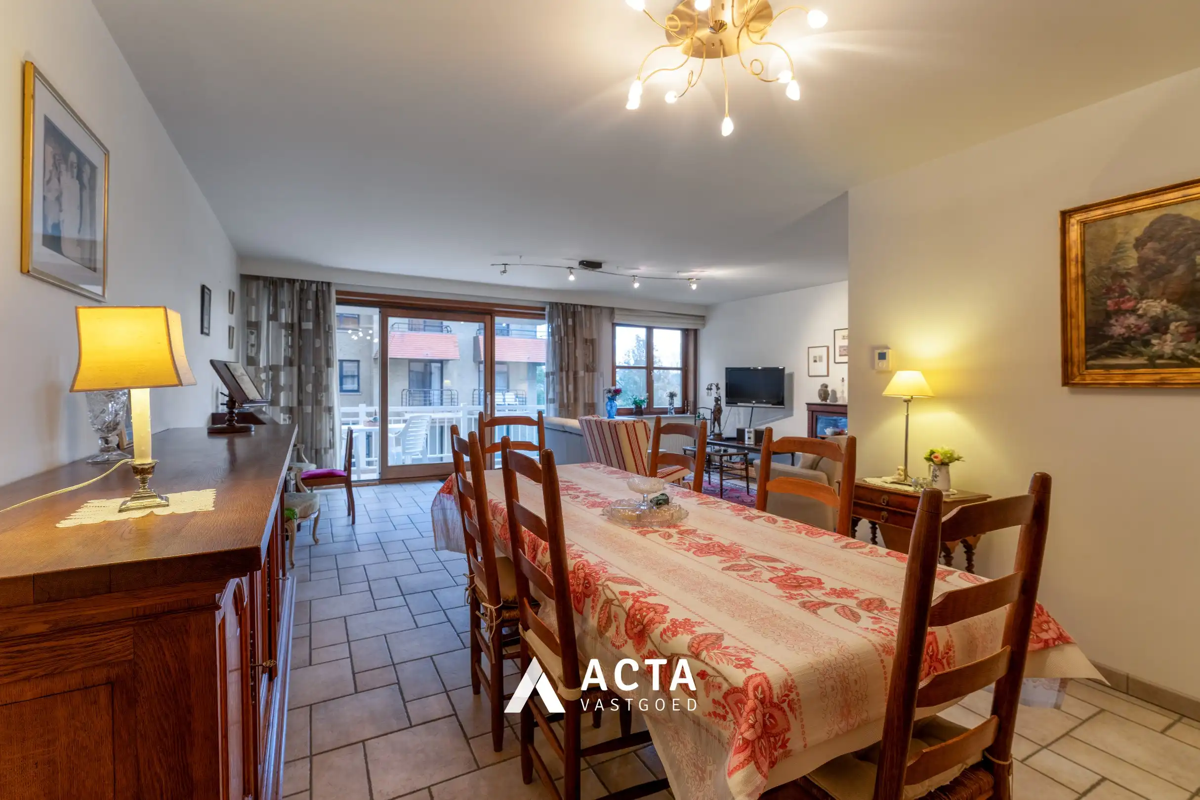 Ruim hoekappartement met twee slaapkamers in Mariakerke foto 4