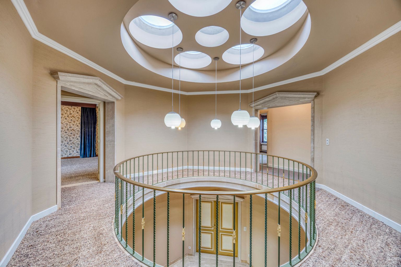 STATIGE VILLA VOOR PRIVE OF VRIJ BEROEP MET RUIME TUIN  foto 15