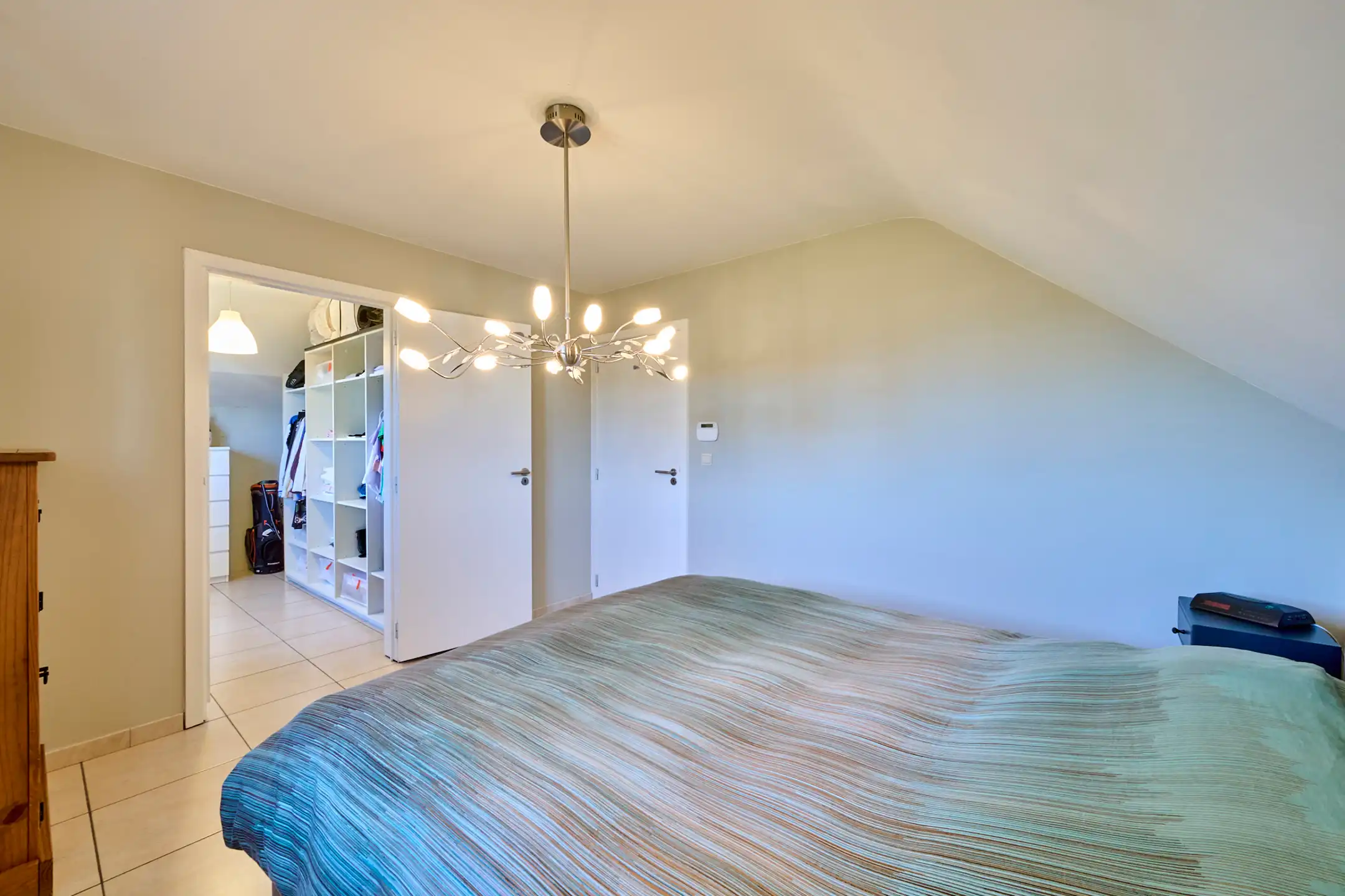 ZEER RUIME INSTAPKLARE WONING MET HOOGWAARDIGE AFWERKING foto 14