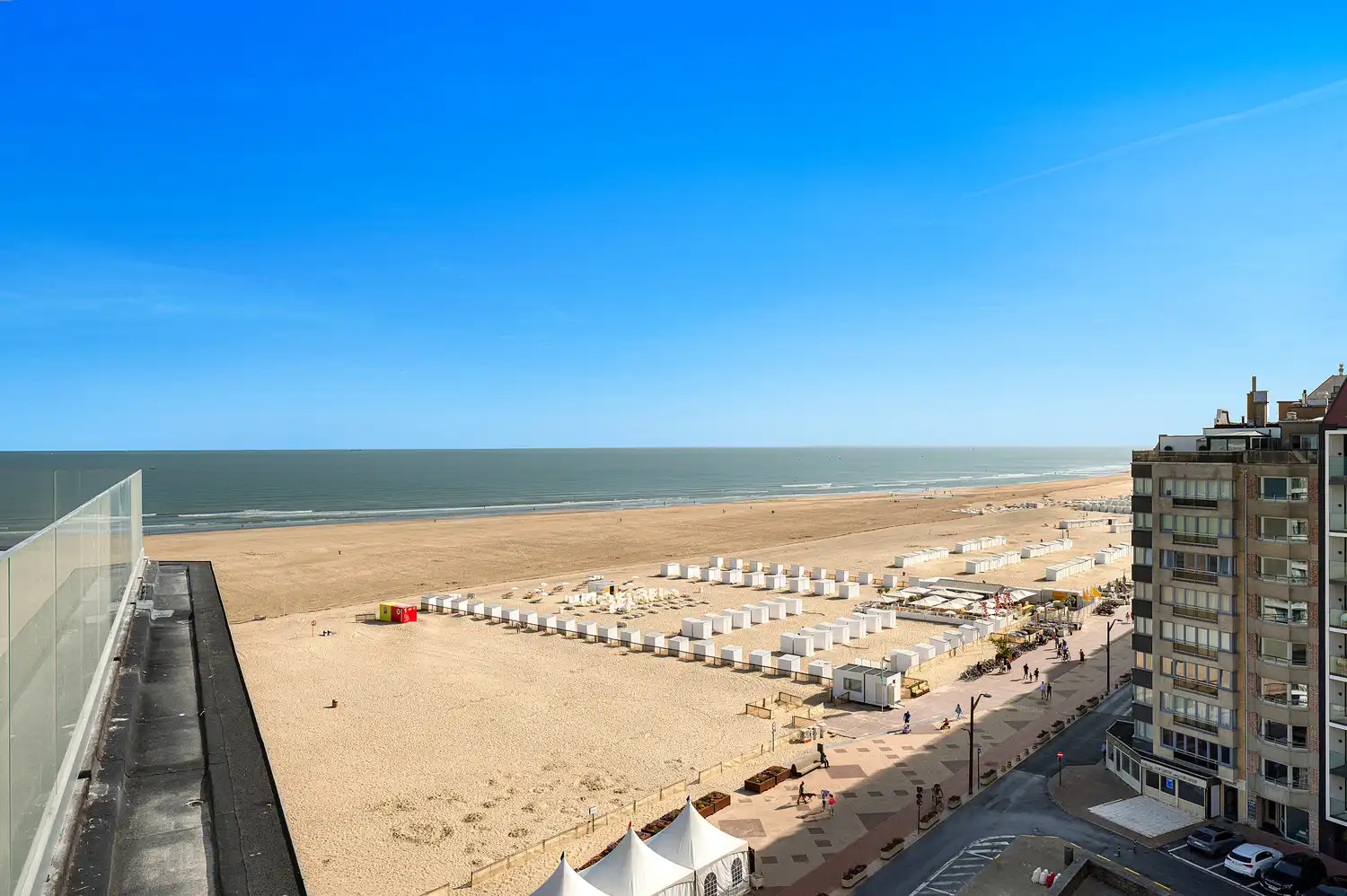 Exclusief duplexappartement met riant zonneterras en panoramisch zeezicht aan het Heldenplein foto 16