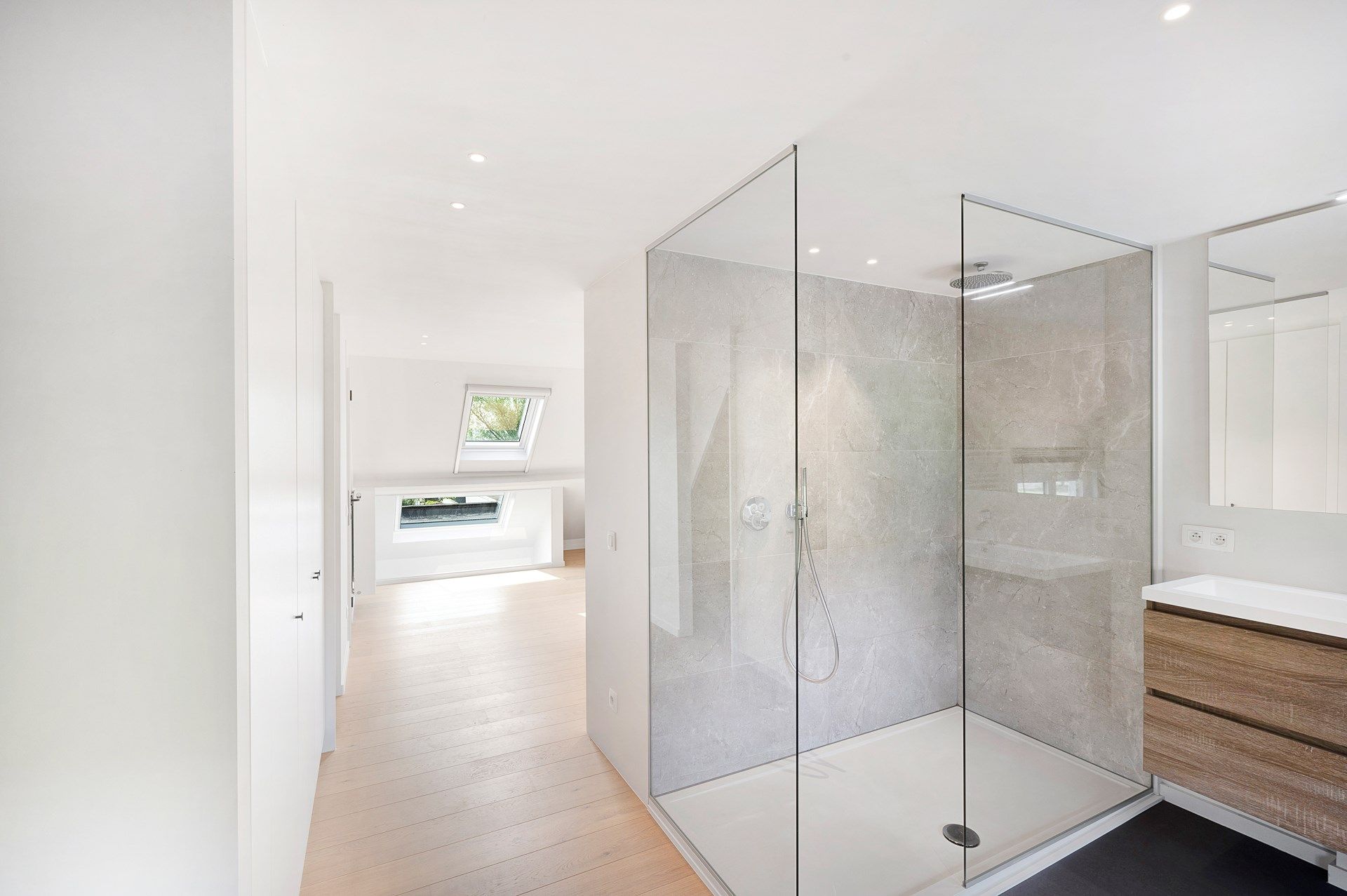 Vernieuwd huis met mooie open zichten te Damme foto 17