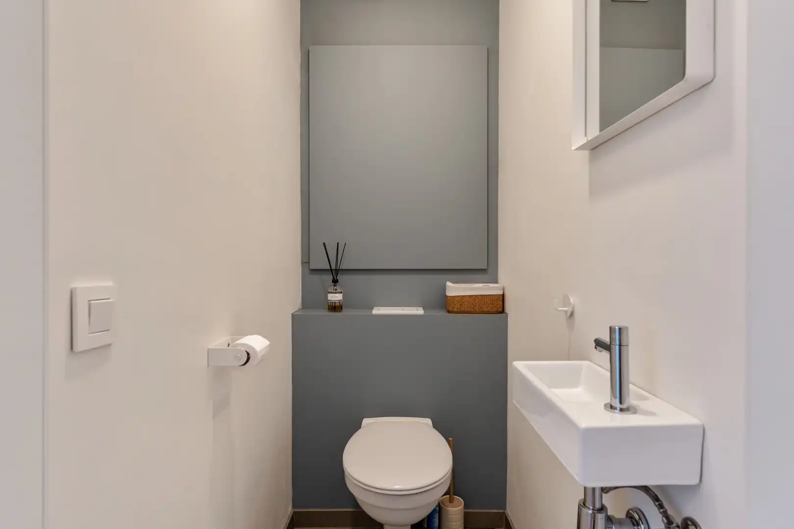 Instapklaar dakappartement met 2 terrassen in centrum Bree foto 18