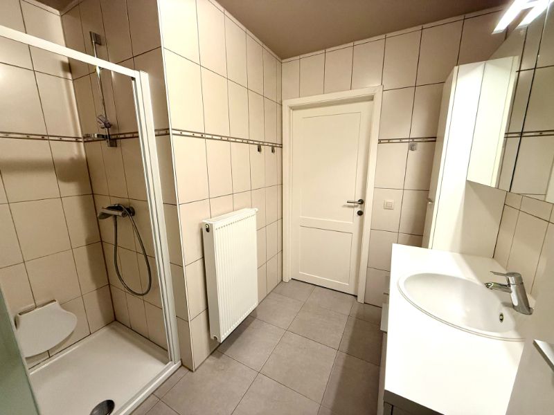 Instapklaar gelijkvloers appartement met 2 slaapkamers, garage en ruim terras foto 17