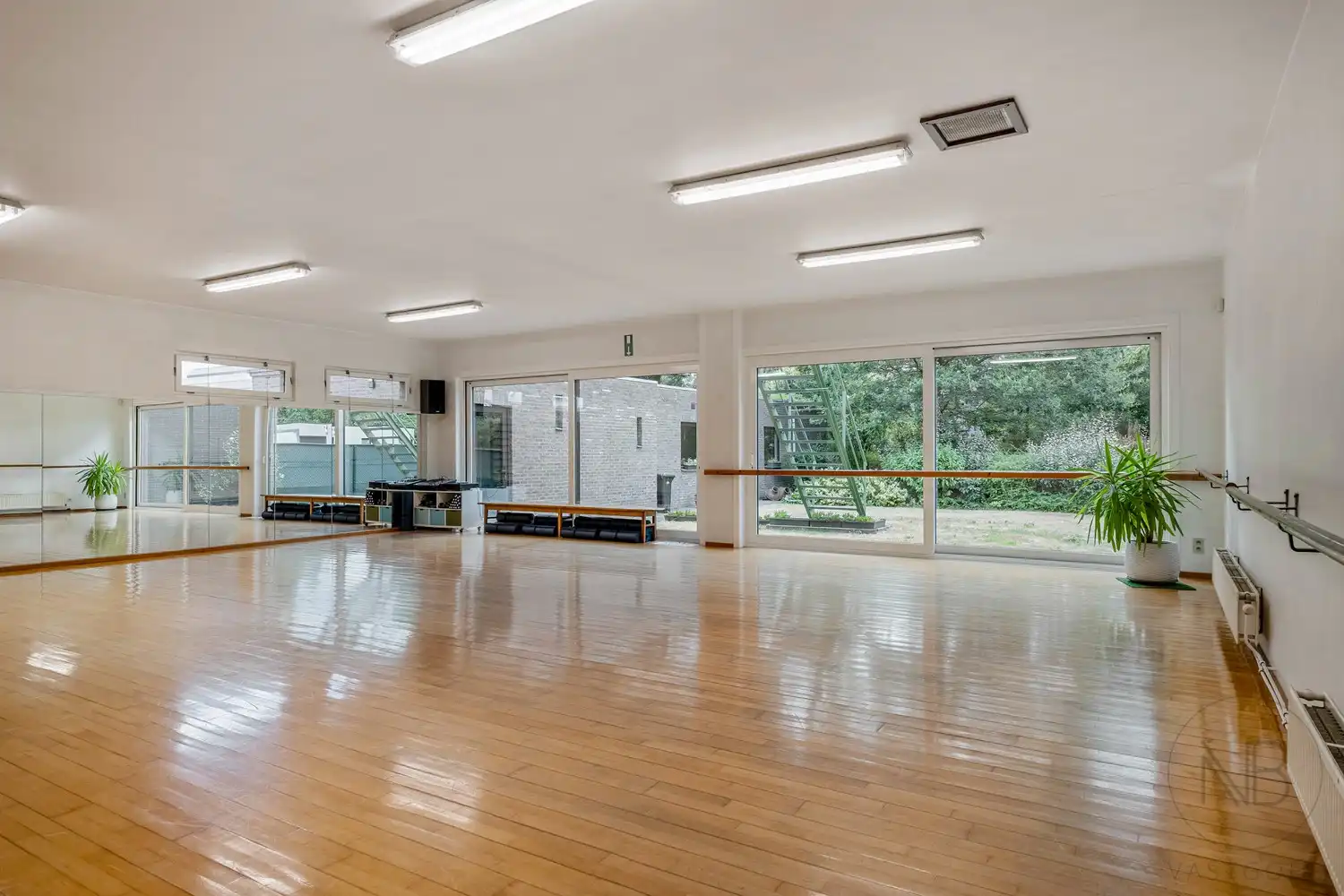 Een uitzonderlijke eigendom voor ondernemers en zelfstandigen die wonen en werken op één locatie willen combineren. foto 6
