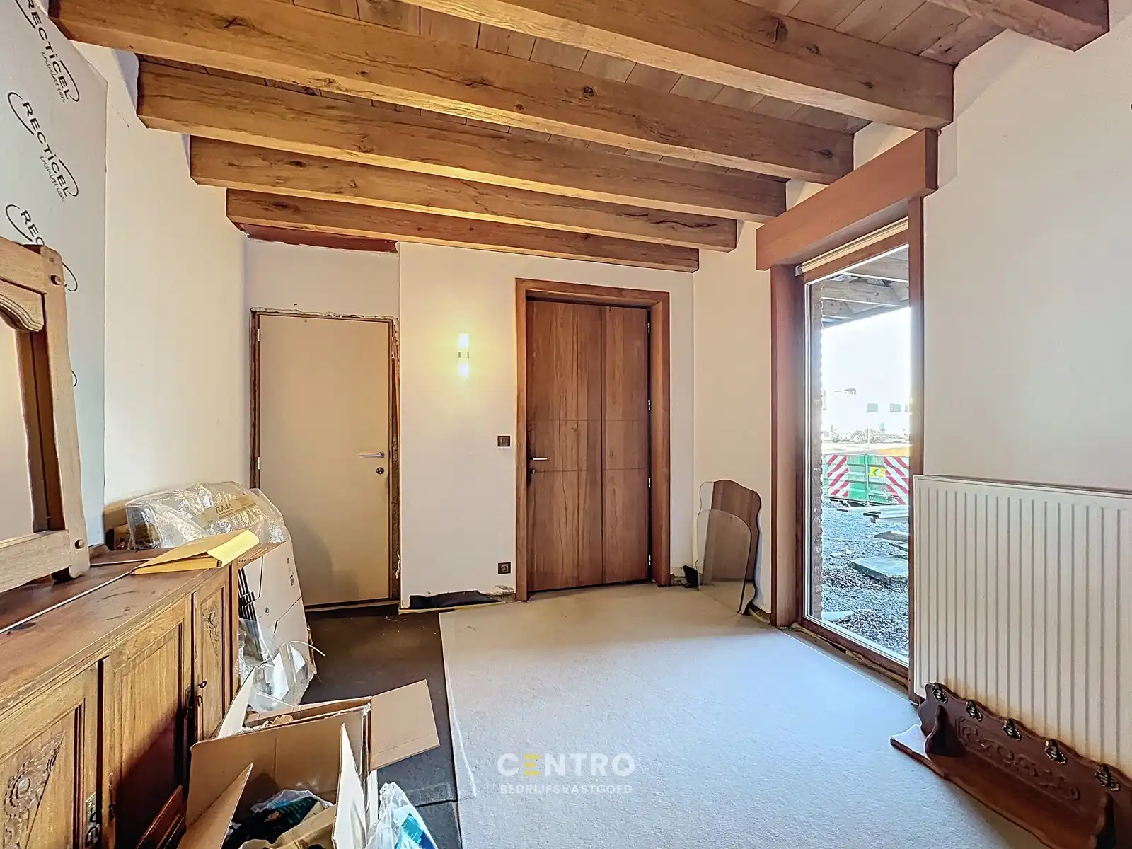 Zeldzame opportuniteit: LOODS/ATELIER 516 m² + ruime ALLEENSTAANDE woning 250 m² op rustig bedrijventerrein vlakbij Roeselare (EPC: A) ! foto 14