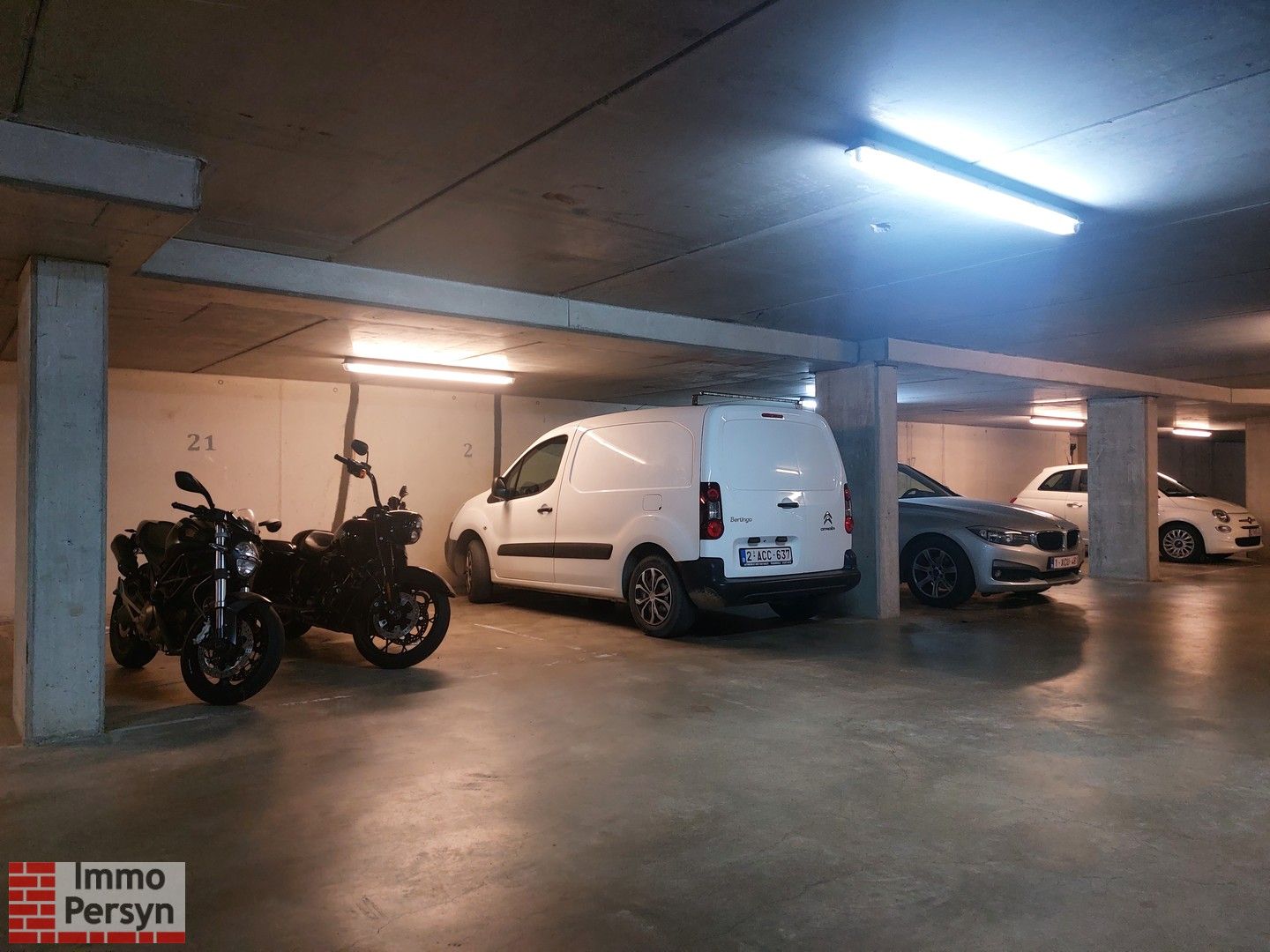 Autostaanplaats in ondergrondse garage foto 4