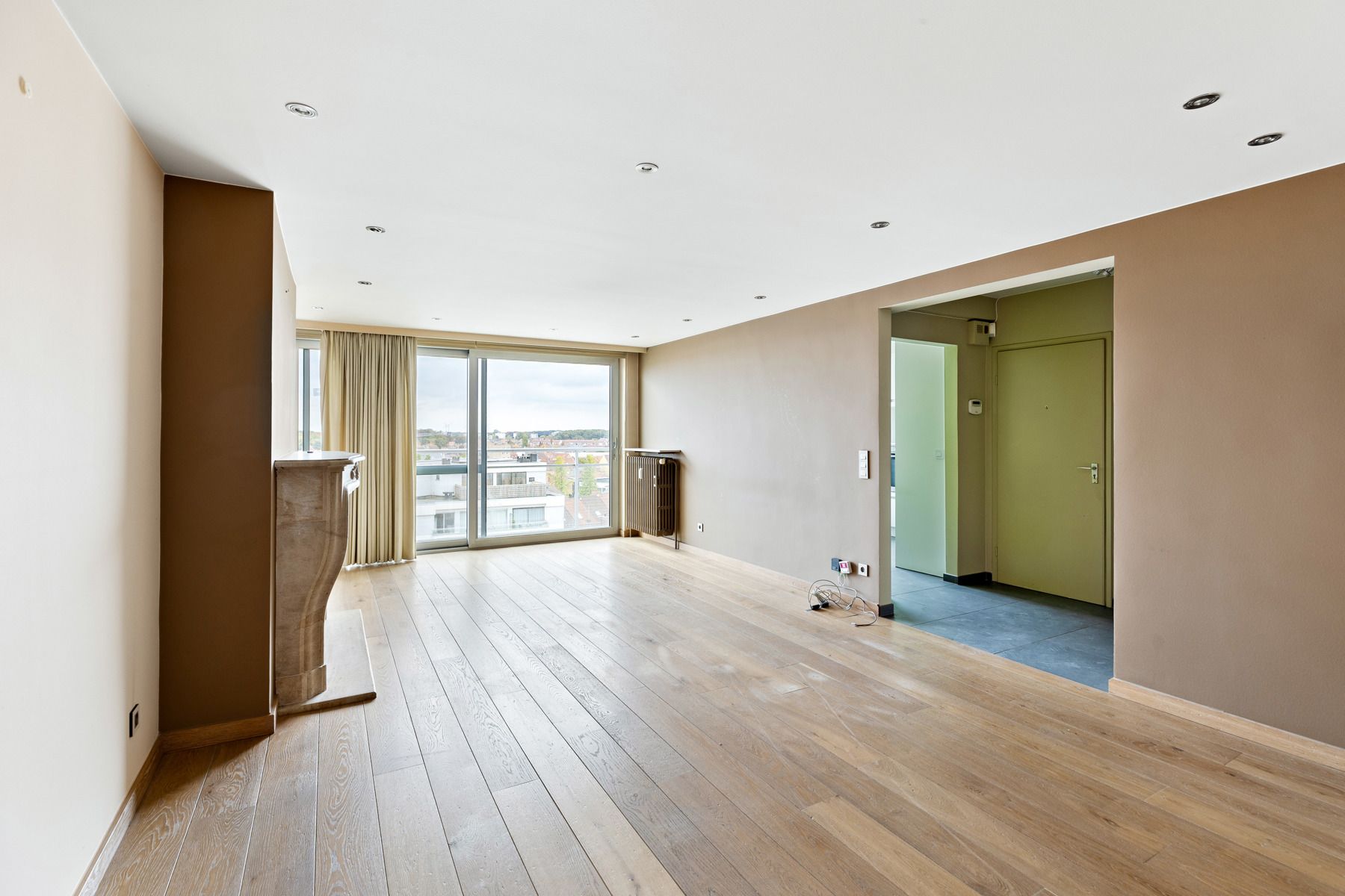 Ruim 2 slpk. zicht-appartement met garagebox foto 3