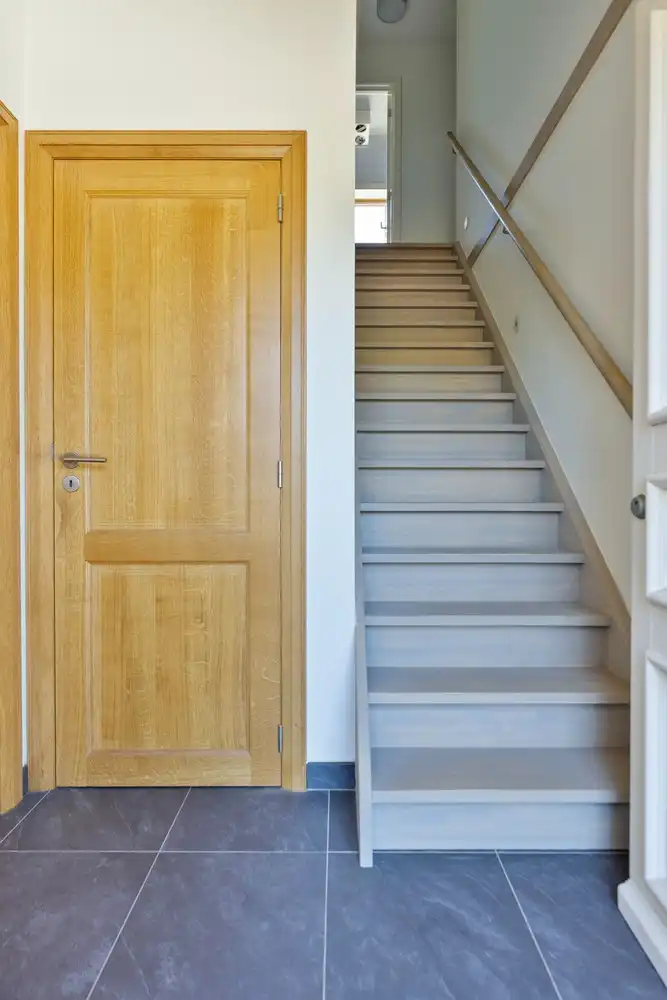Residentieel gelegen villa met buitenzwembad, grote tuin en privacy. foto 6