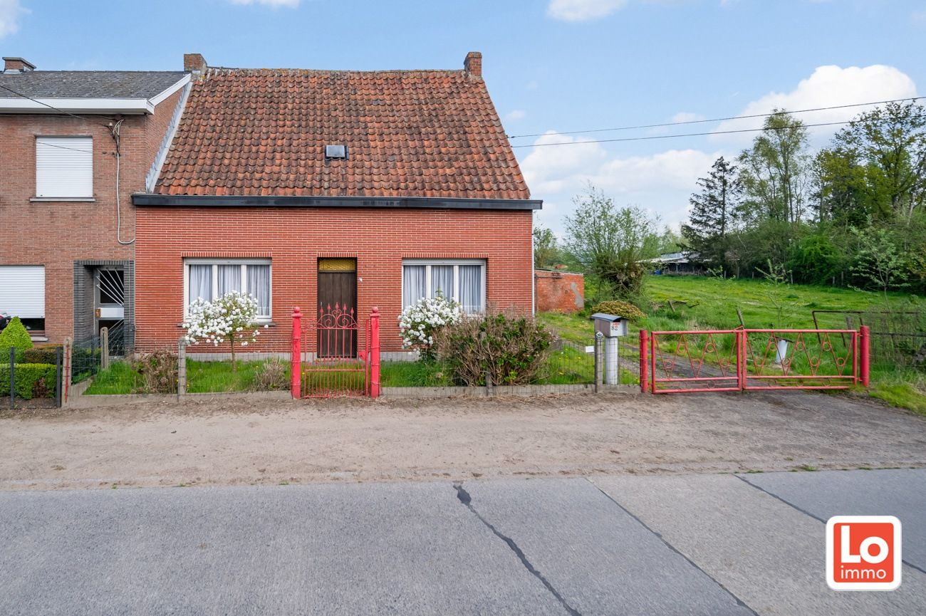 Landelijk gelegen halfopen woning met verschillende stallingen op groot perceel grond met open zicht in Zeveneken! foto 3
