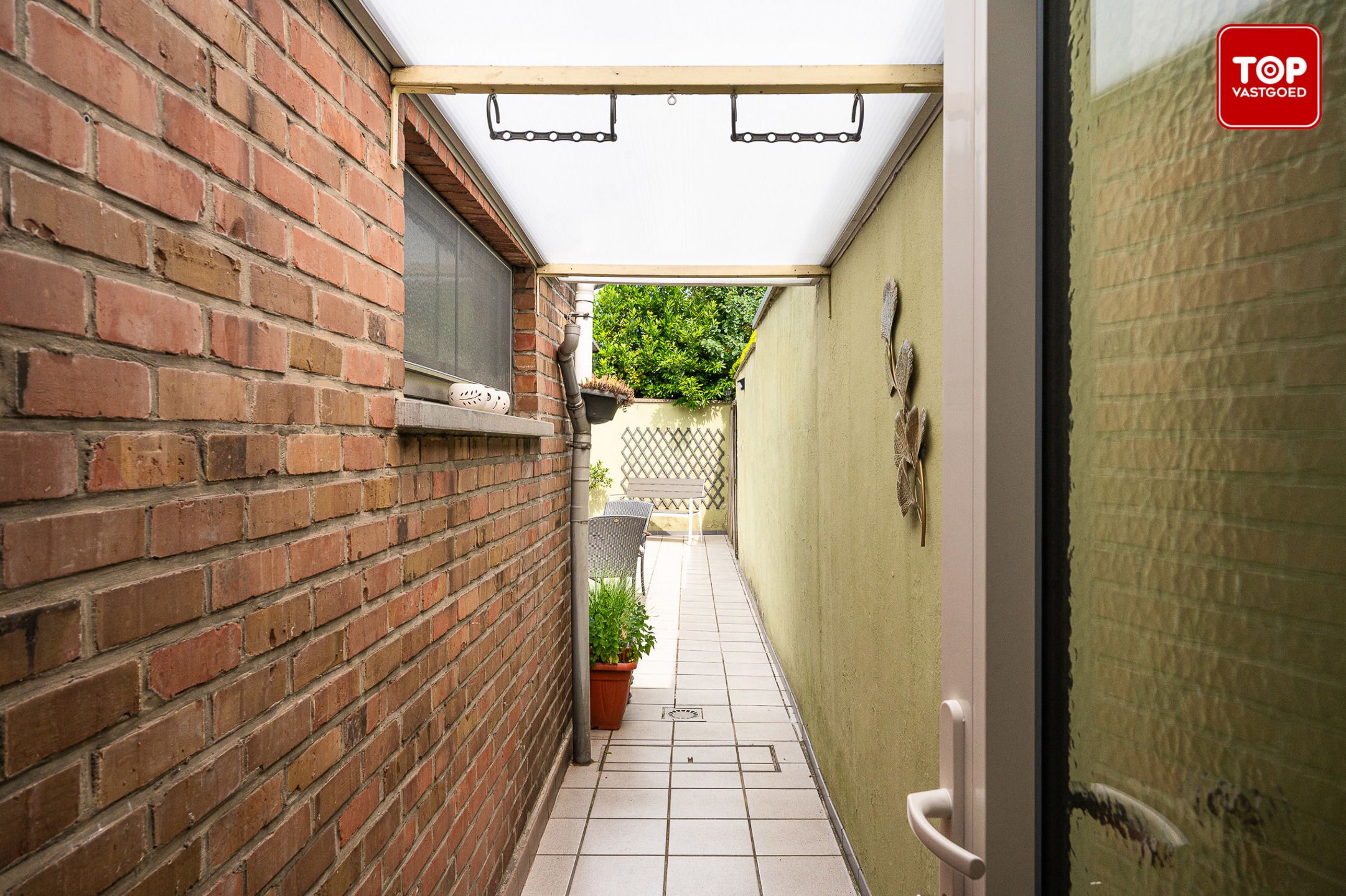 Instapklare woning met 2 slaapkamers en ruime koer in hartje Gentbrugge. foto 10